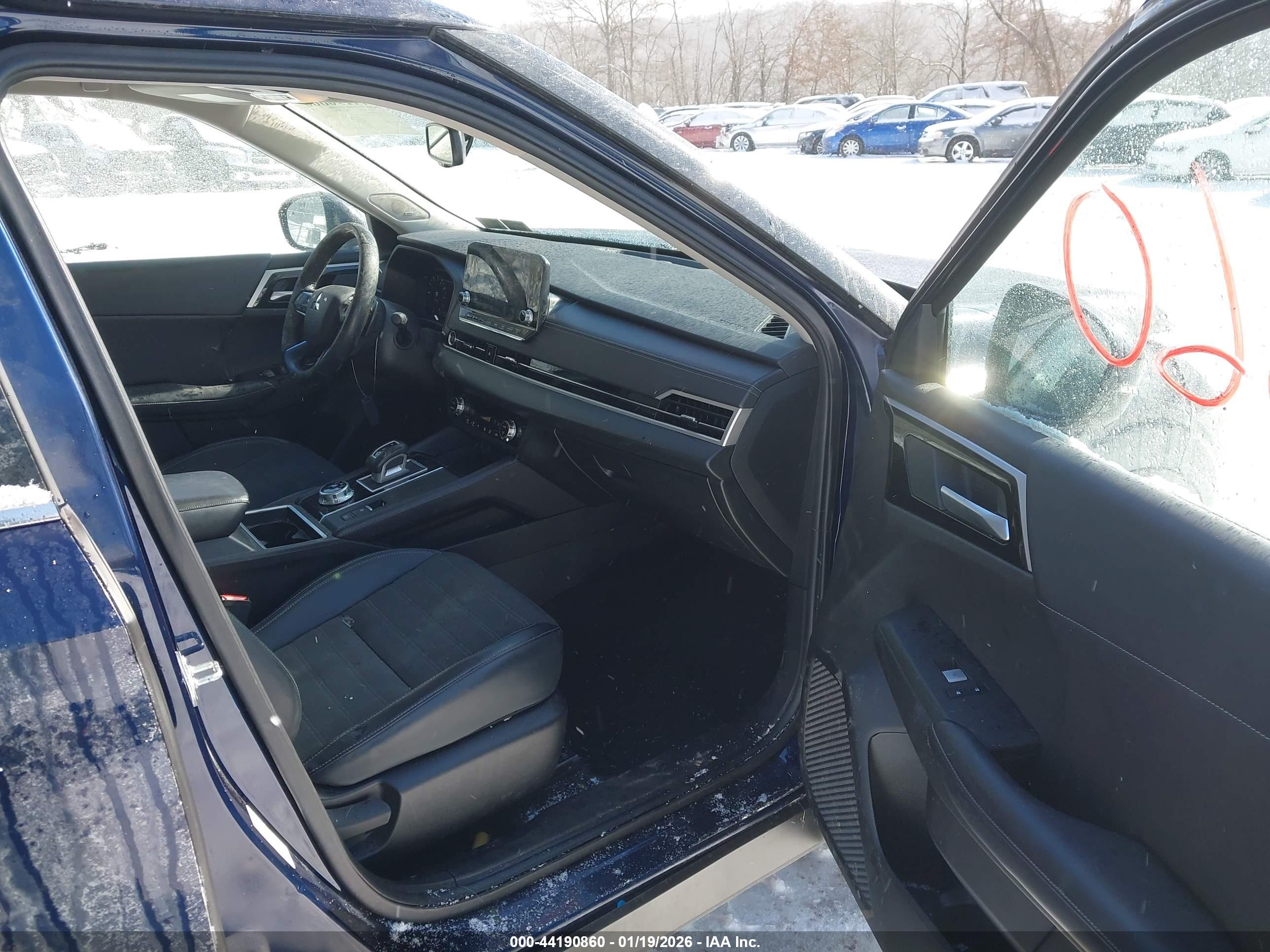 MITSUBISHI OUTLANDER image 5
