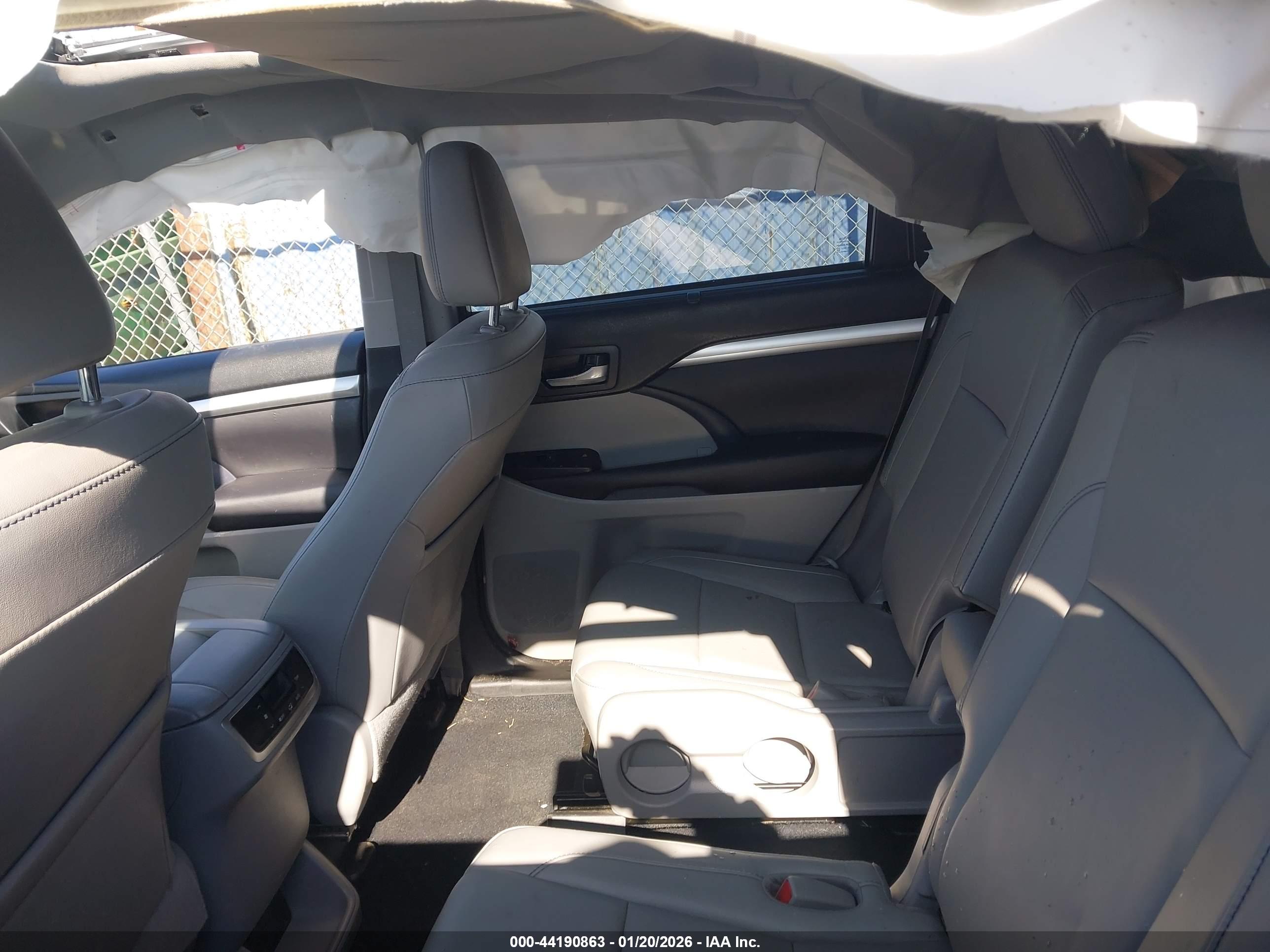 TOYOTA HIGHLANDER image 8
