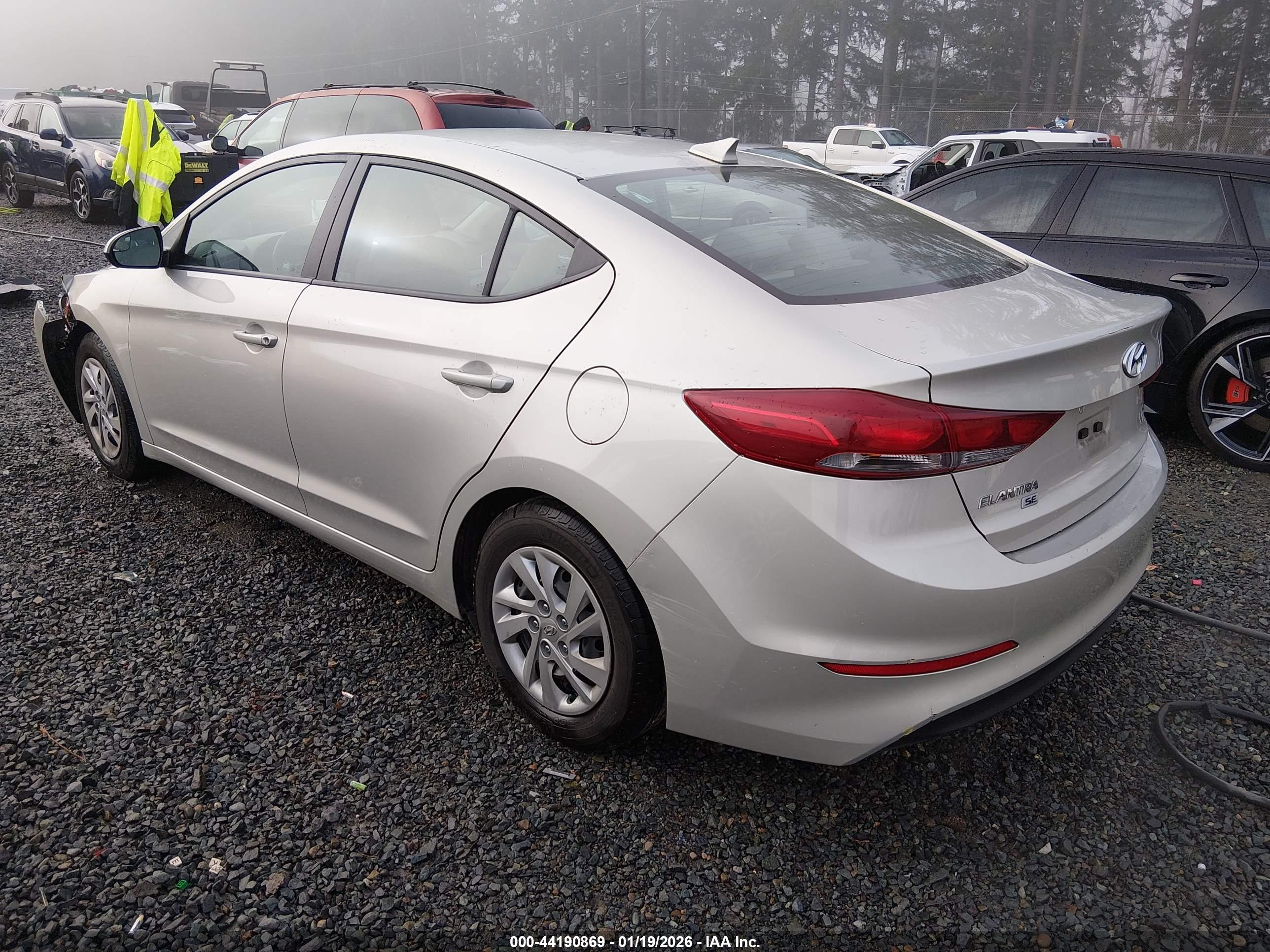 HYUNDAI ELANTRA image 3
