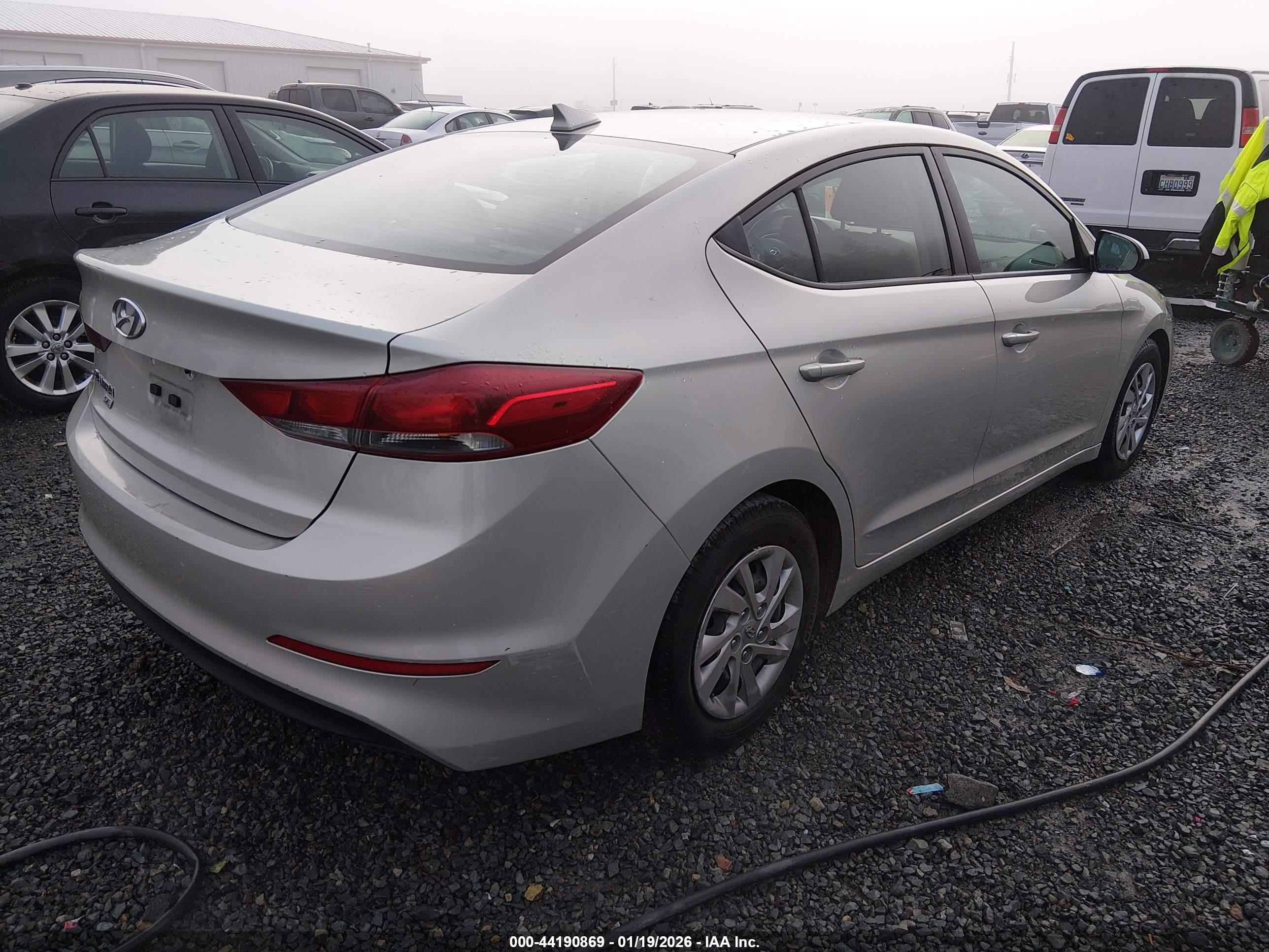 HYUNDAI ELANTRA image 4