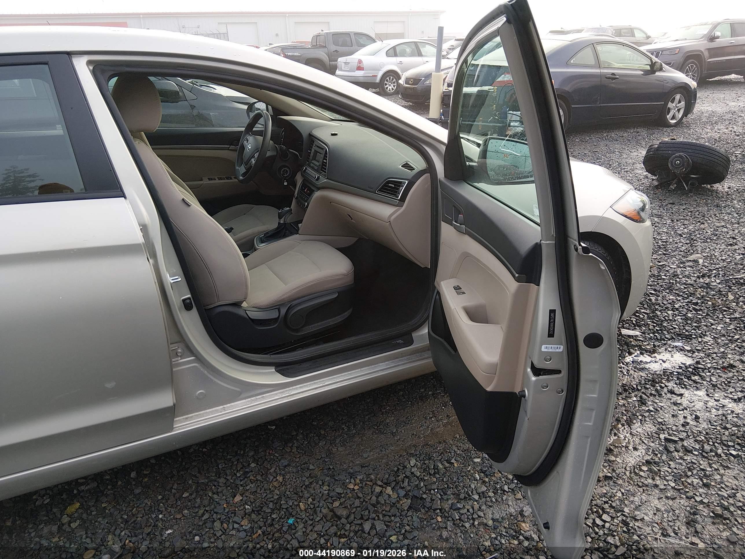 HYUNDAI ELANTRA image 5