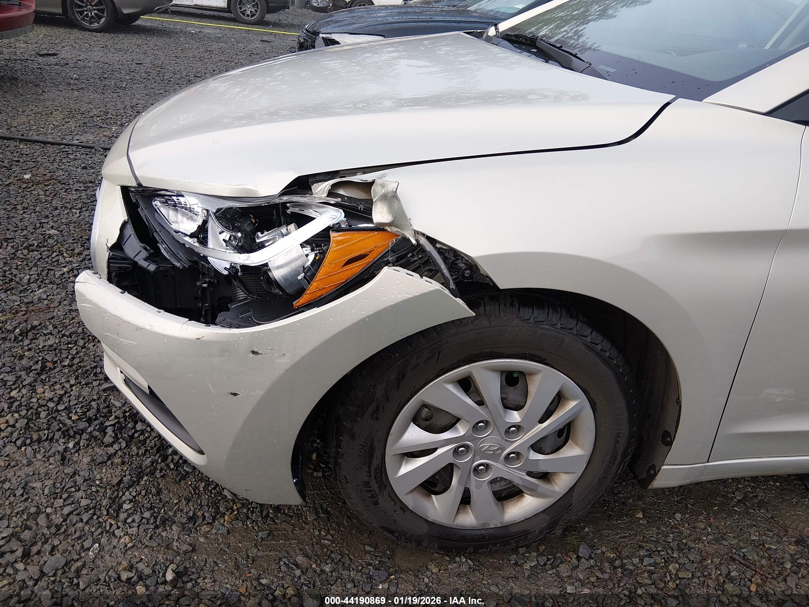 HYUNDAI ELANTRA image 6
