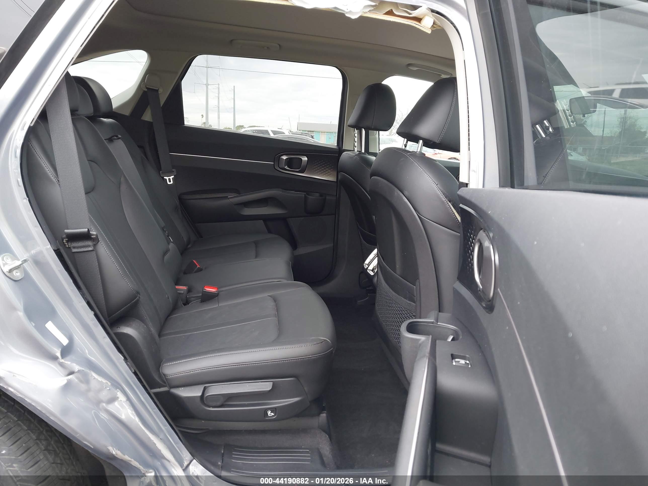 KIA SORENTO image 8