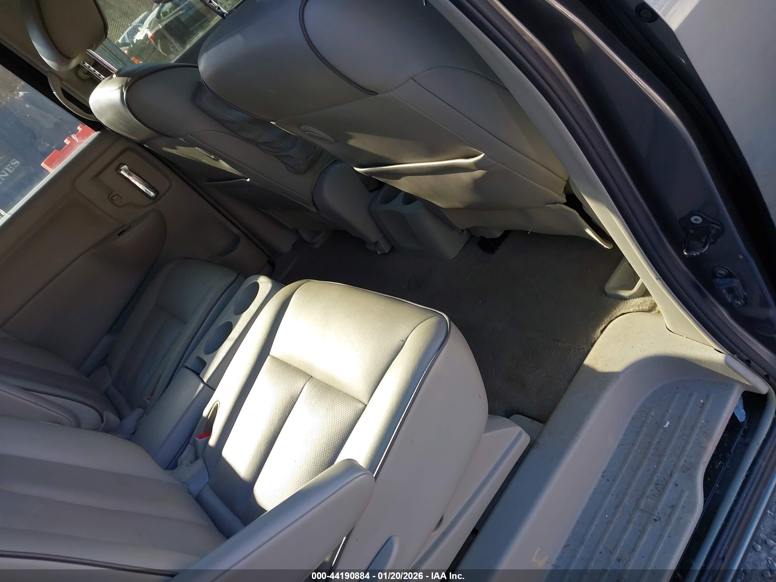 NISSAN QUEST image 8