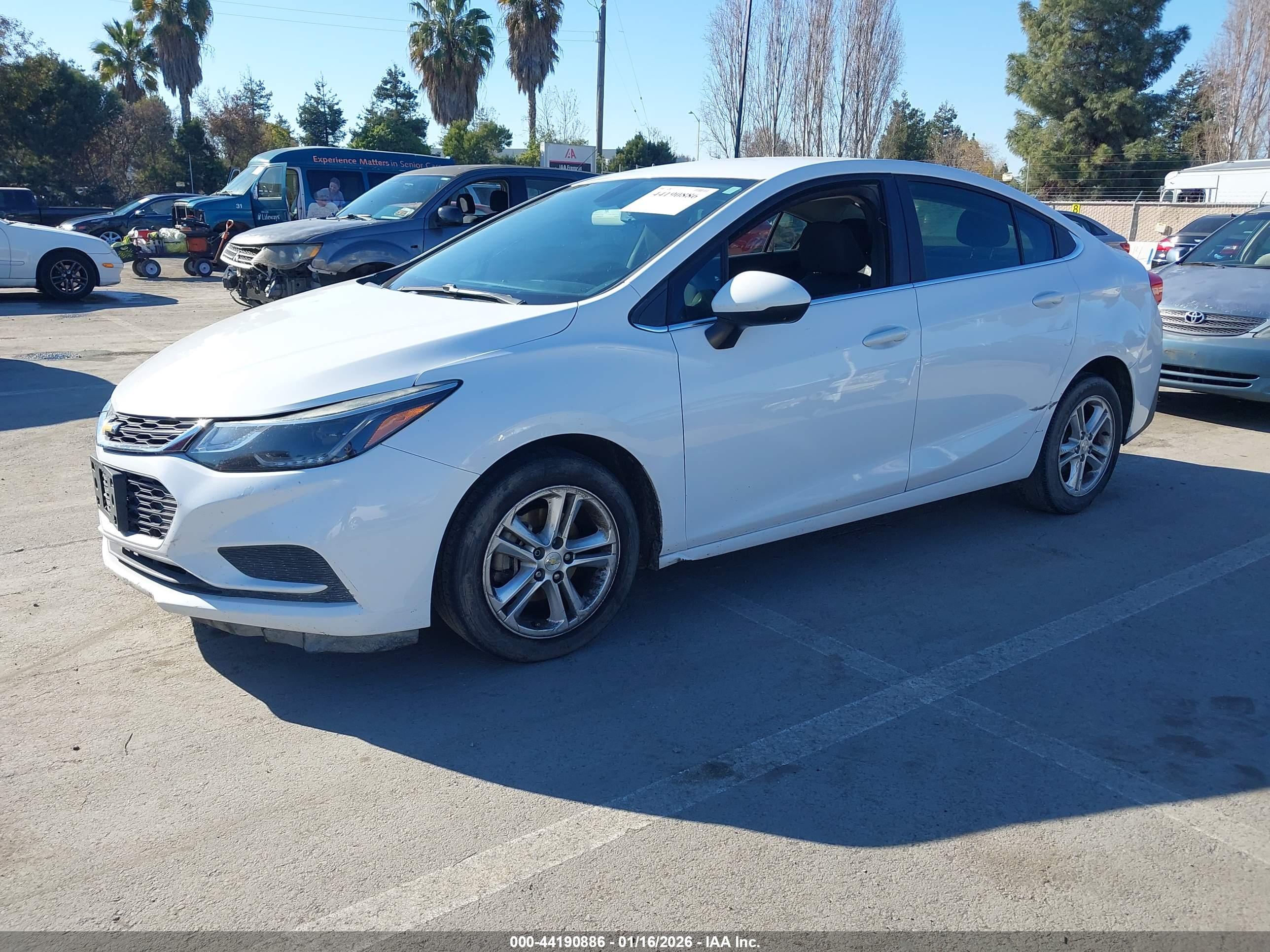 CHEVROLET CRUZE image 2