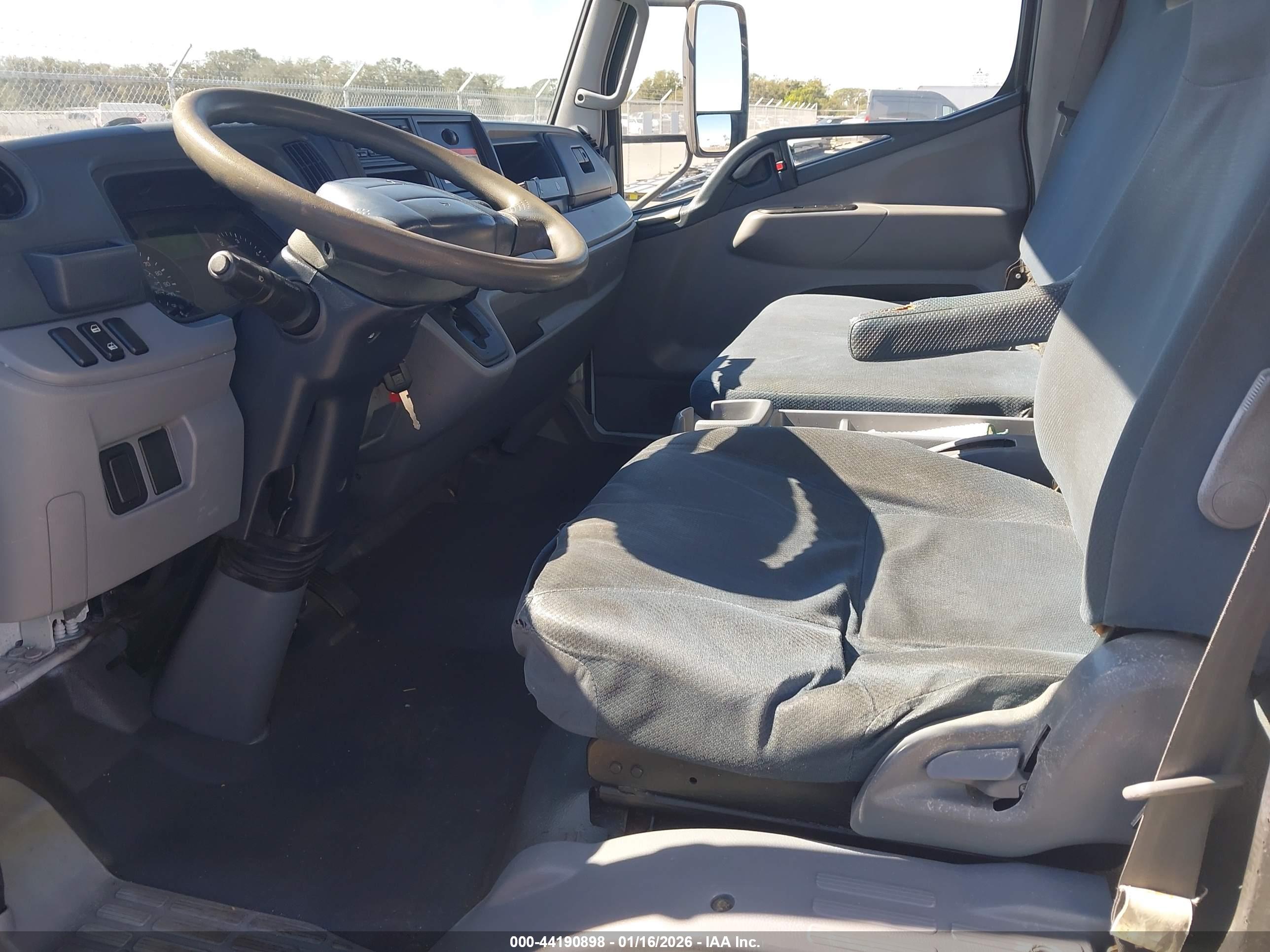 MITSUBISHI FUSO image 7