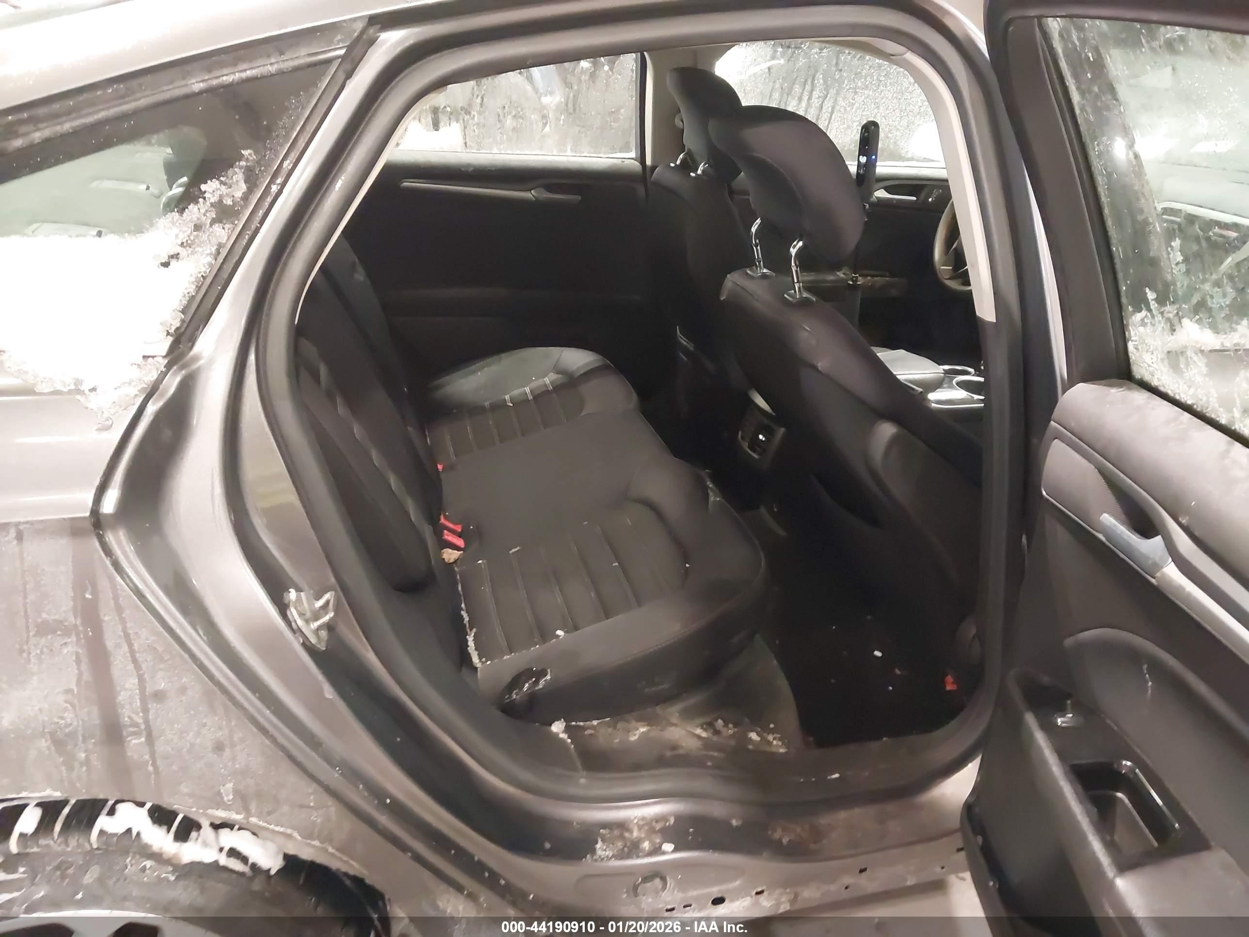 FORD FUSION image 8