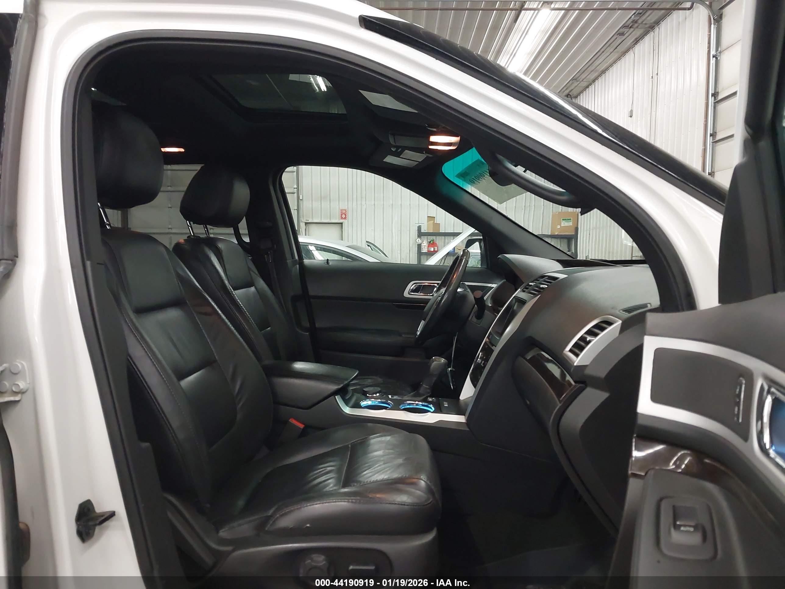 FORD EXPLORER image 5
