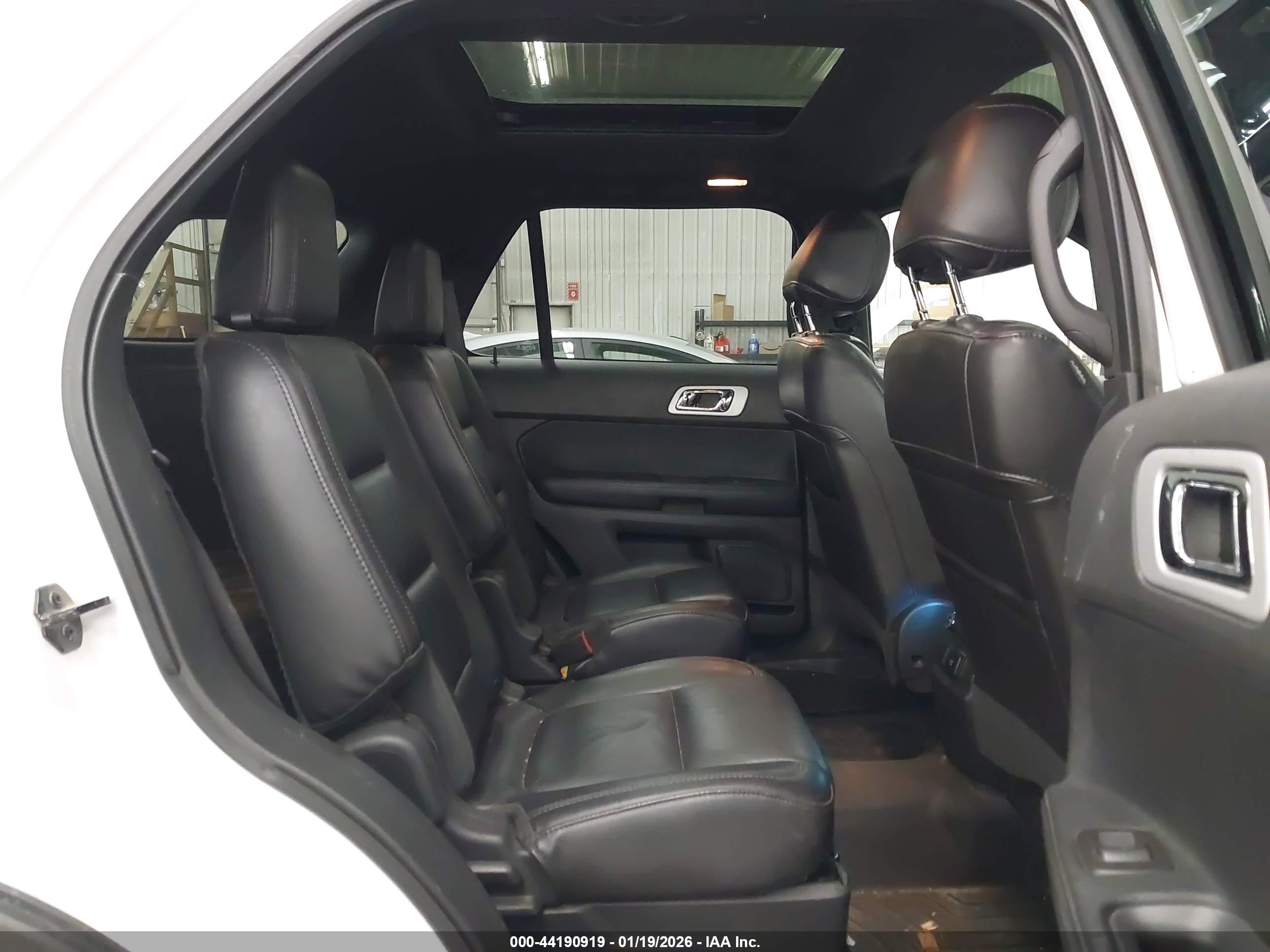 FORD EXPLORER image 8
