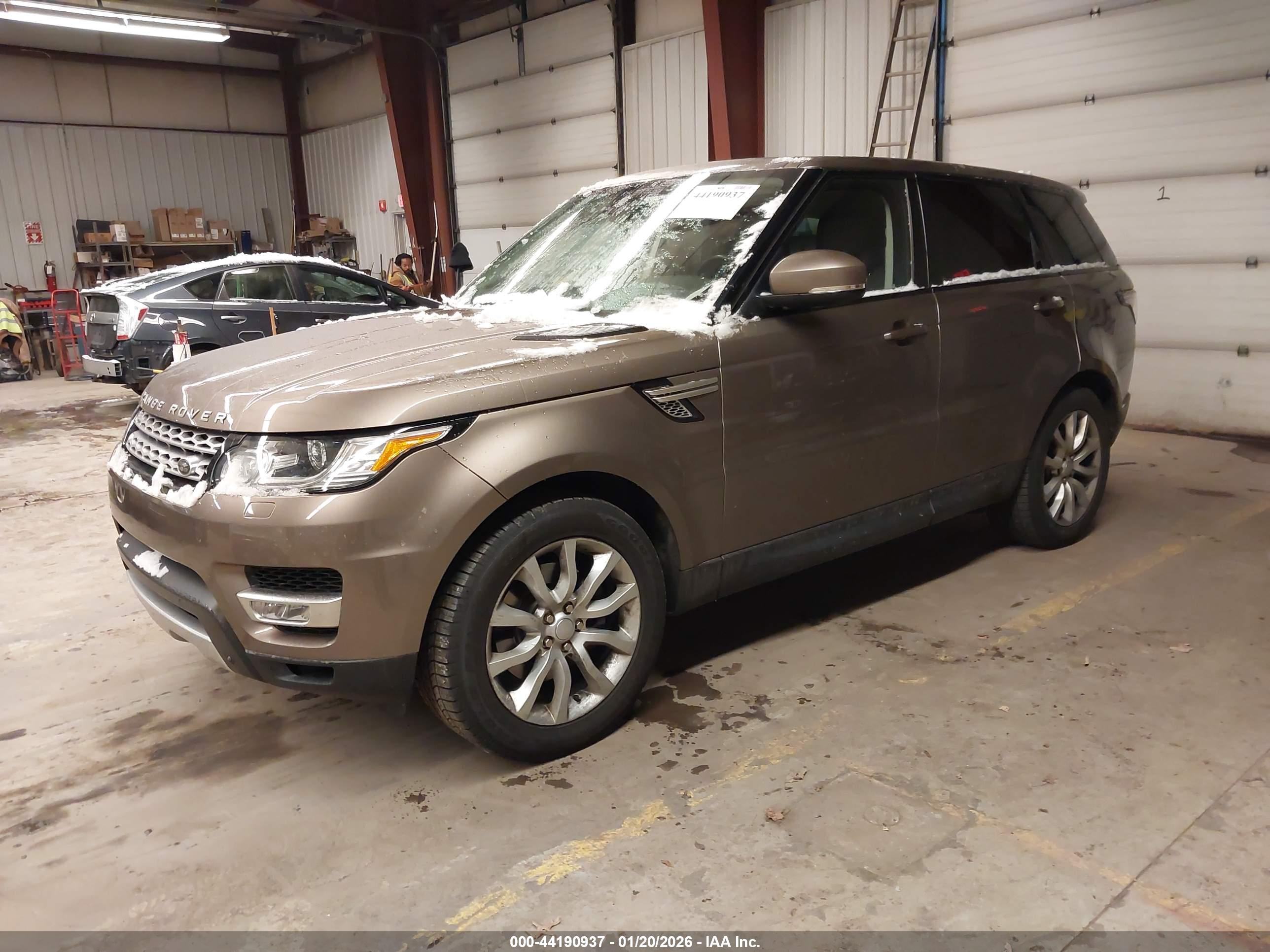 LAND ROVER image 2