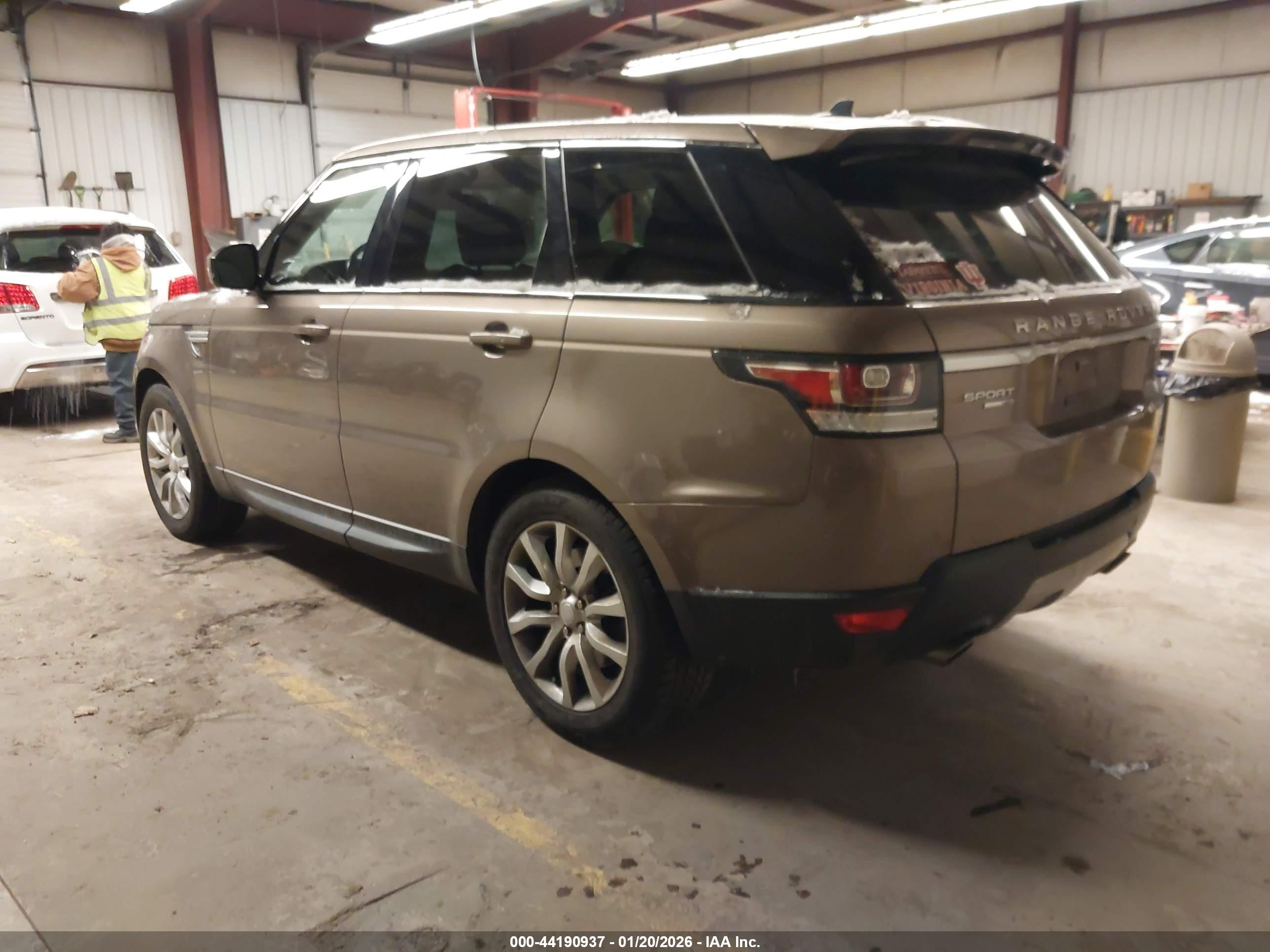 LAND ROVER image 3