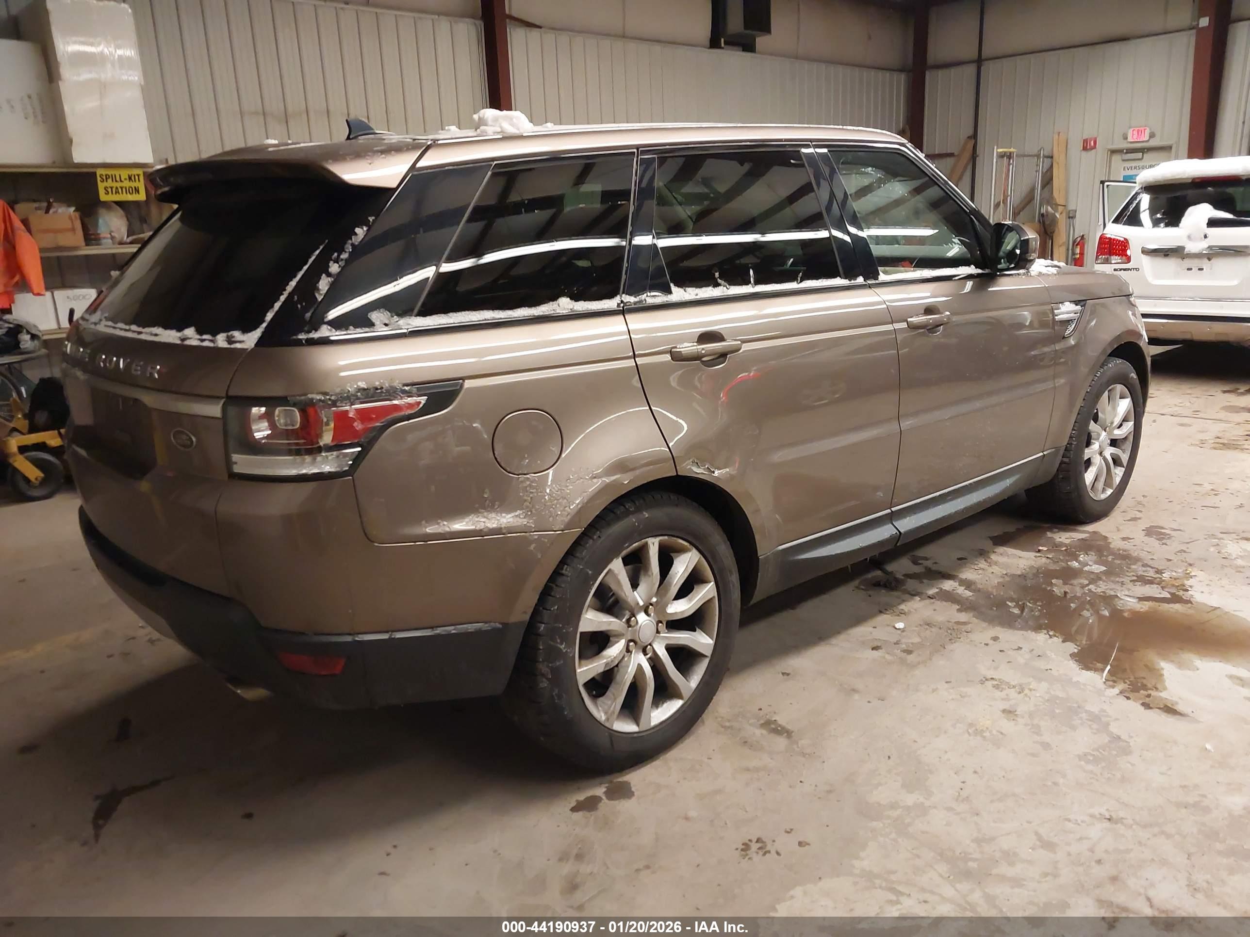 LAND ROVER image 4