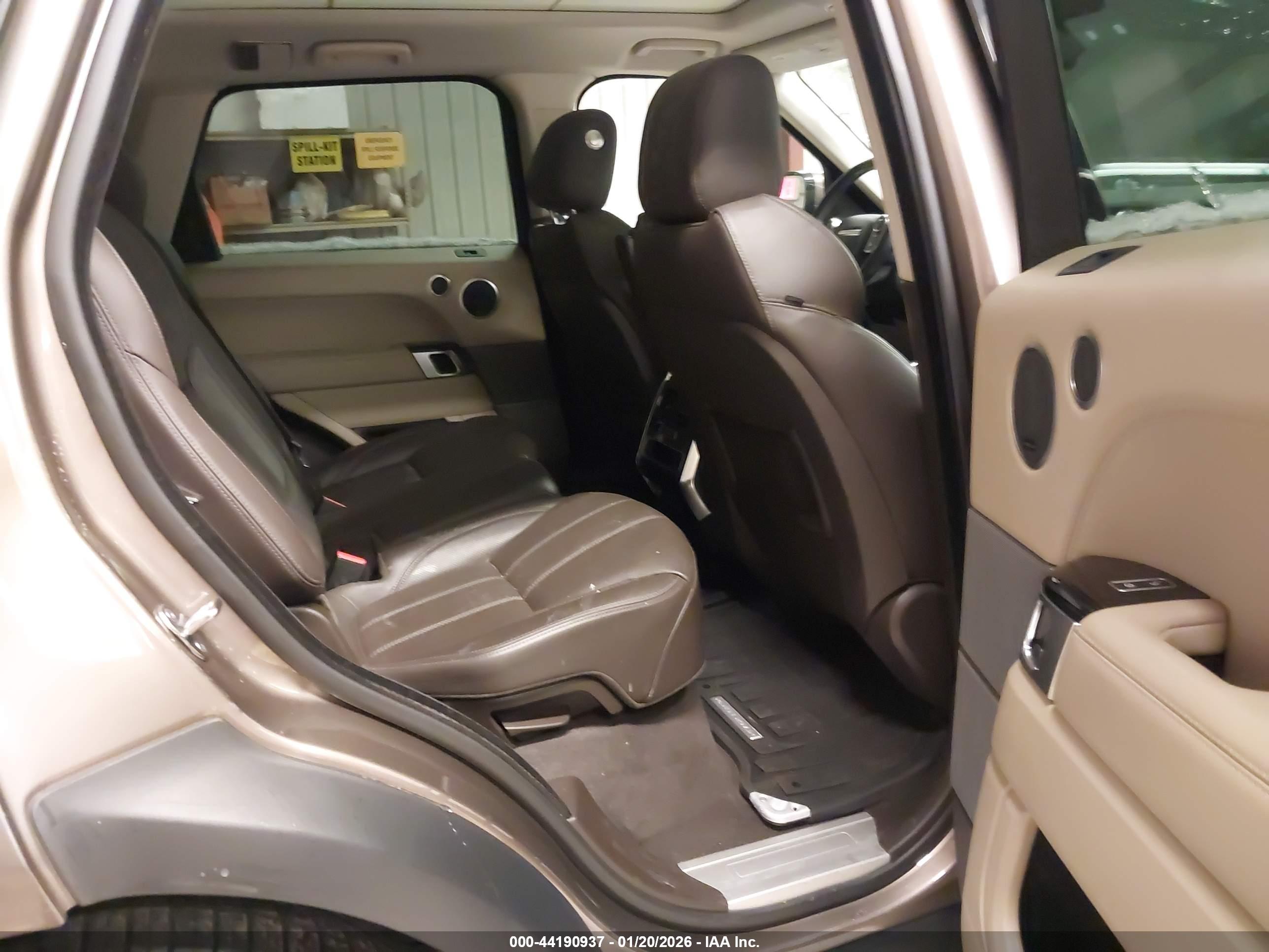 LAND ROVER image 8