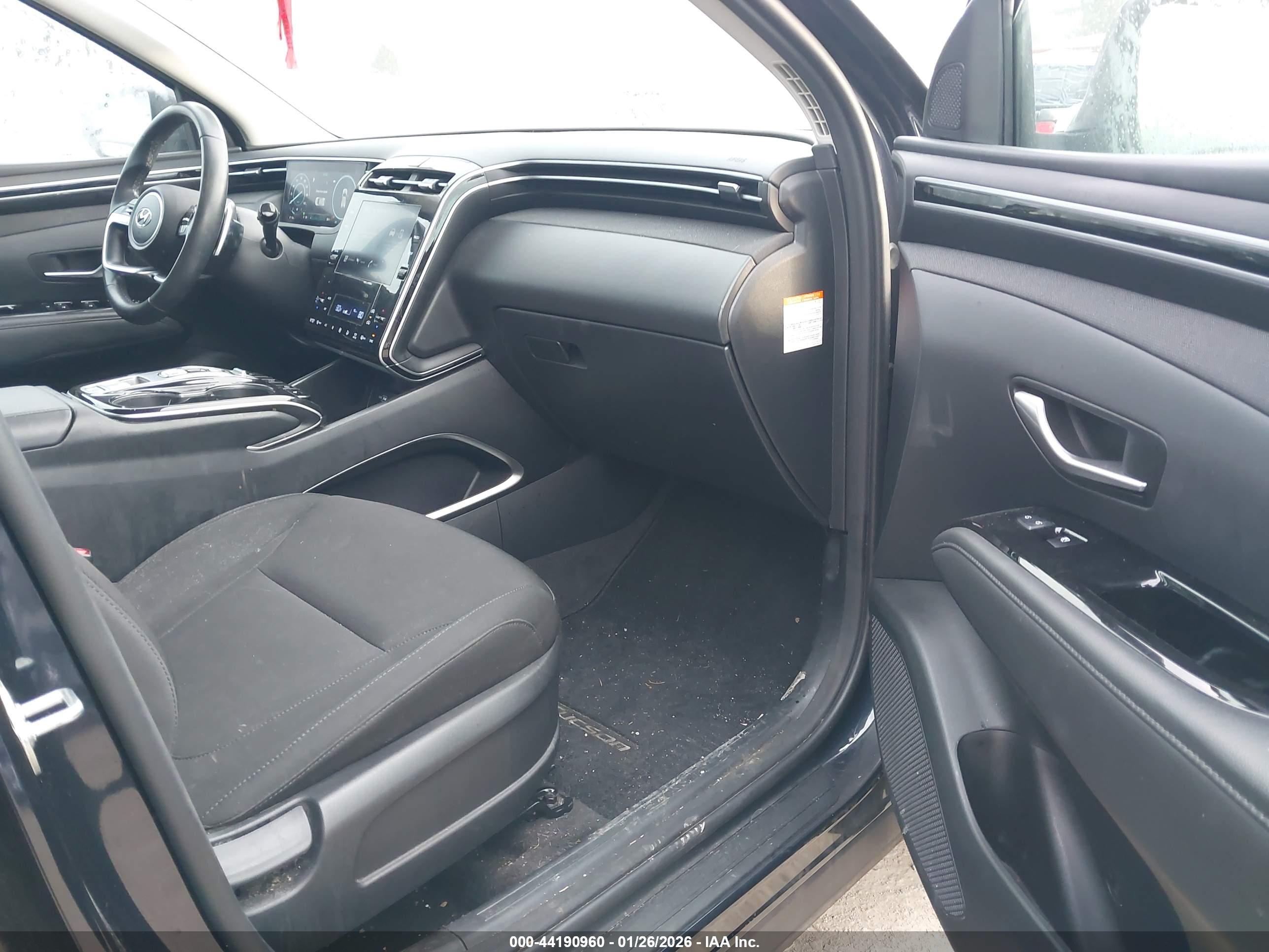 HYUNDAI TUCSON image 5