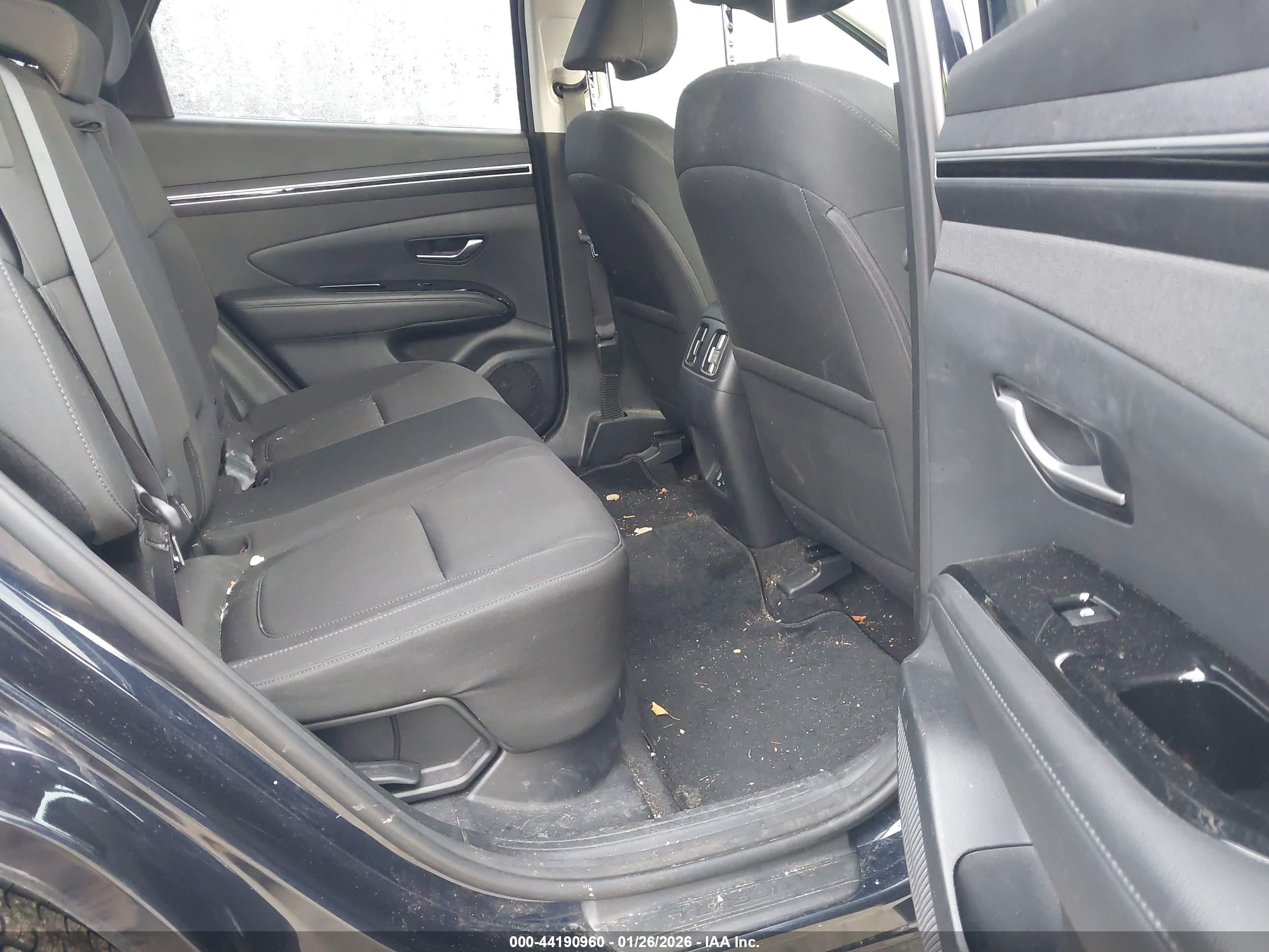 HYUNDAI TUCSON image 8