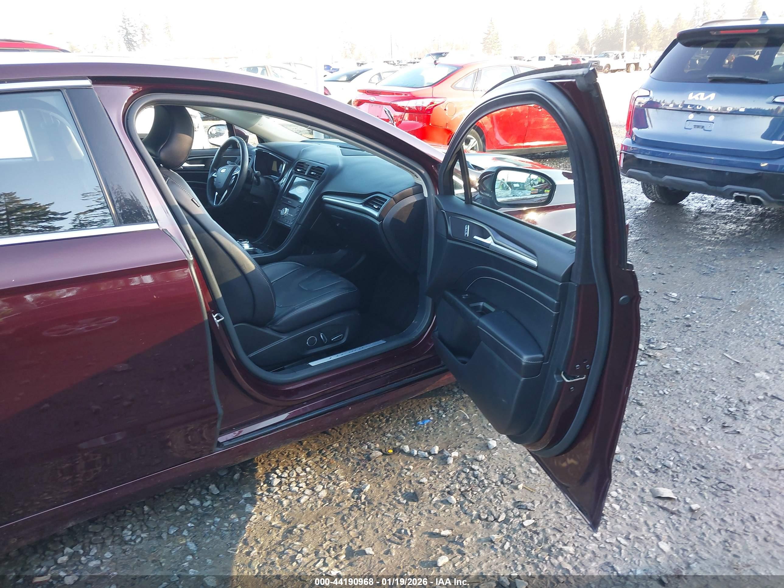 FORD FUSION image 5