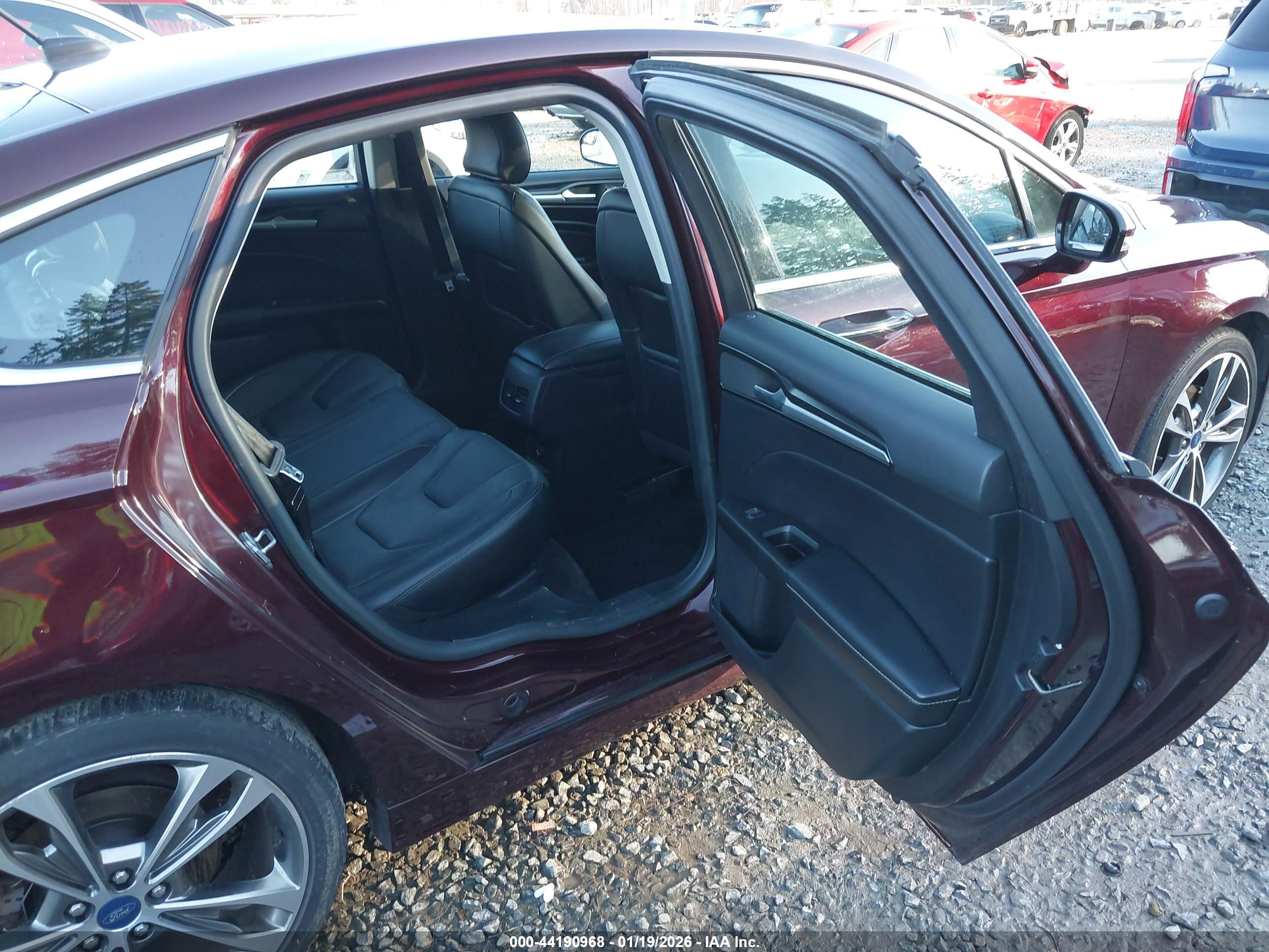 FORD FUSION image 8