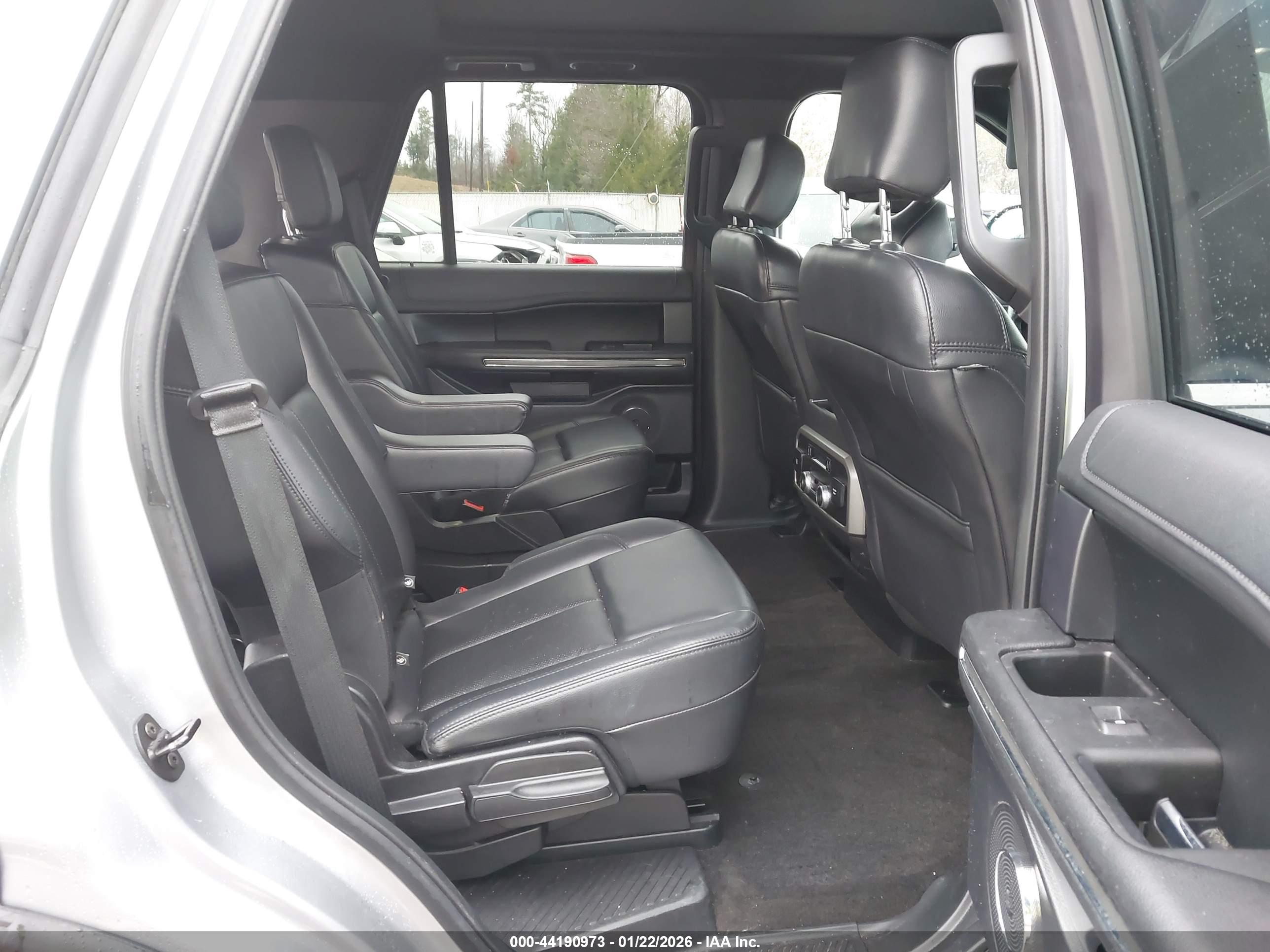 FORD EXPEDITION image 8