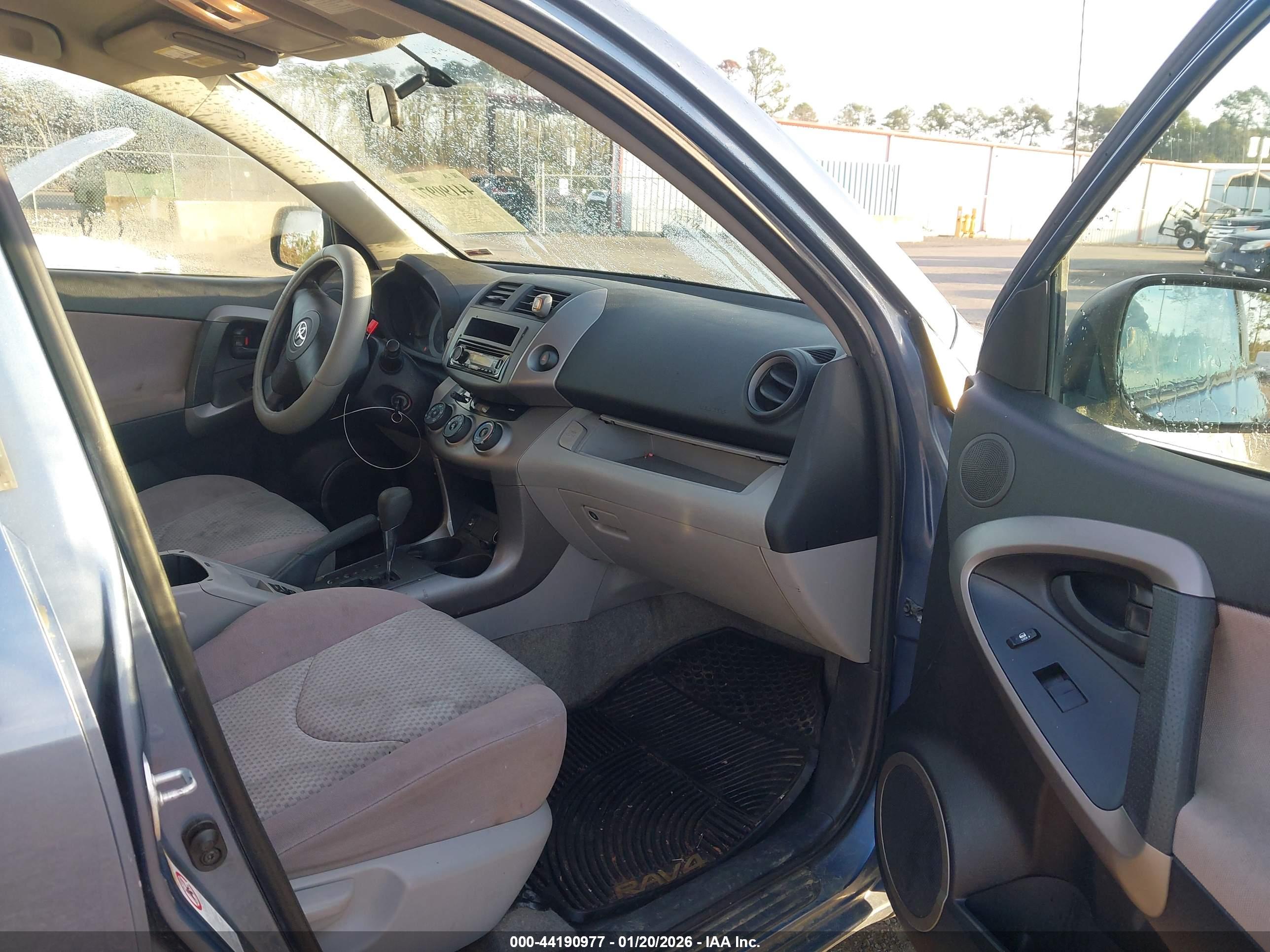 TOYOTA RAV4 image 5