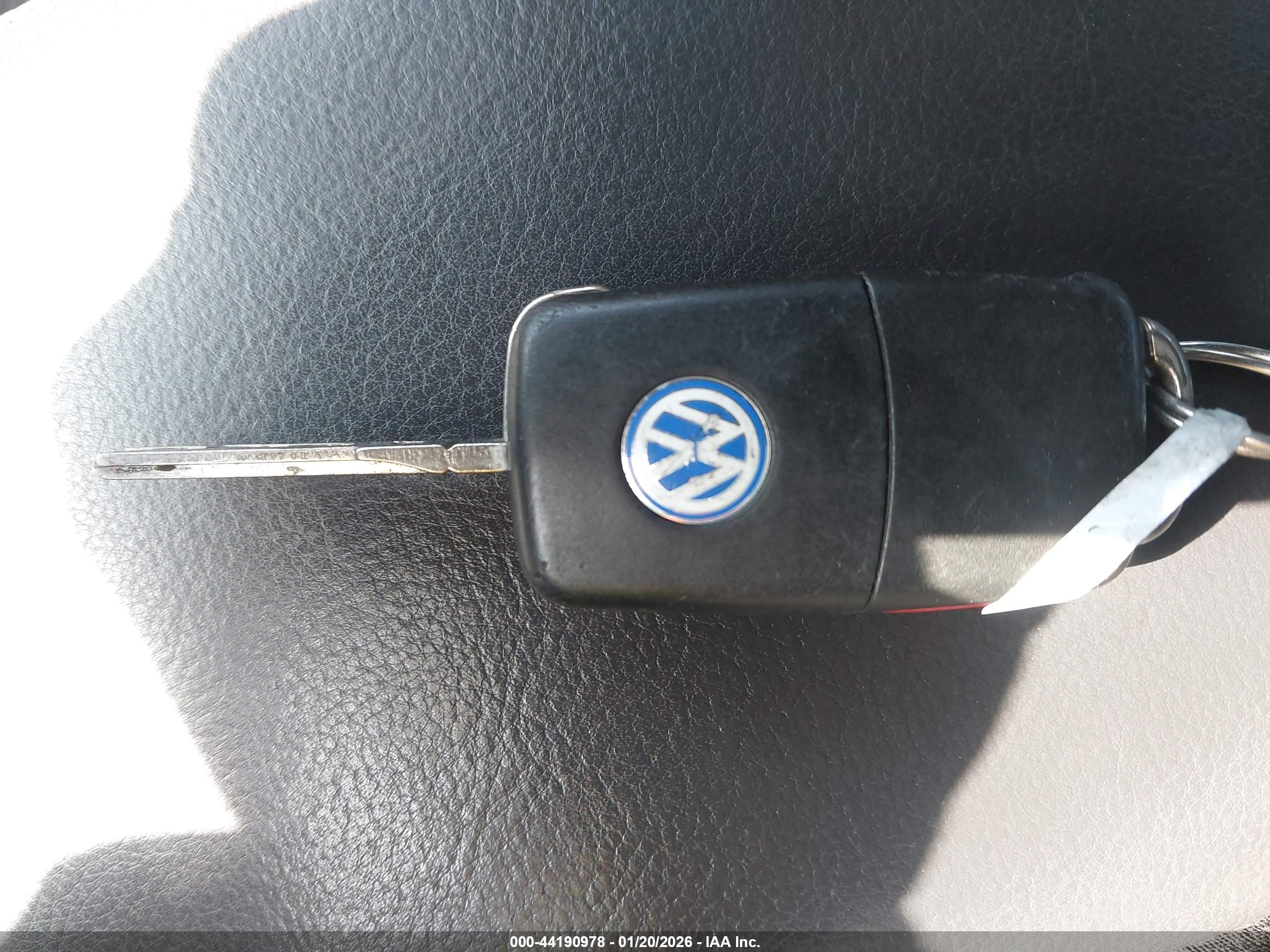 VOLKSWAGEN GTI image 11