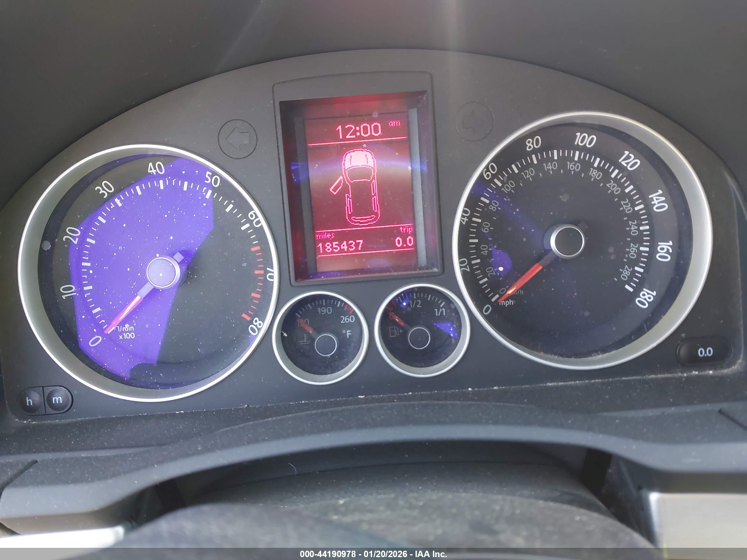 VOLKSWAGEN GTI image 7
