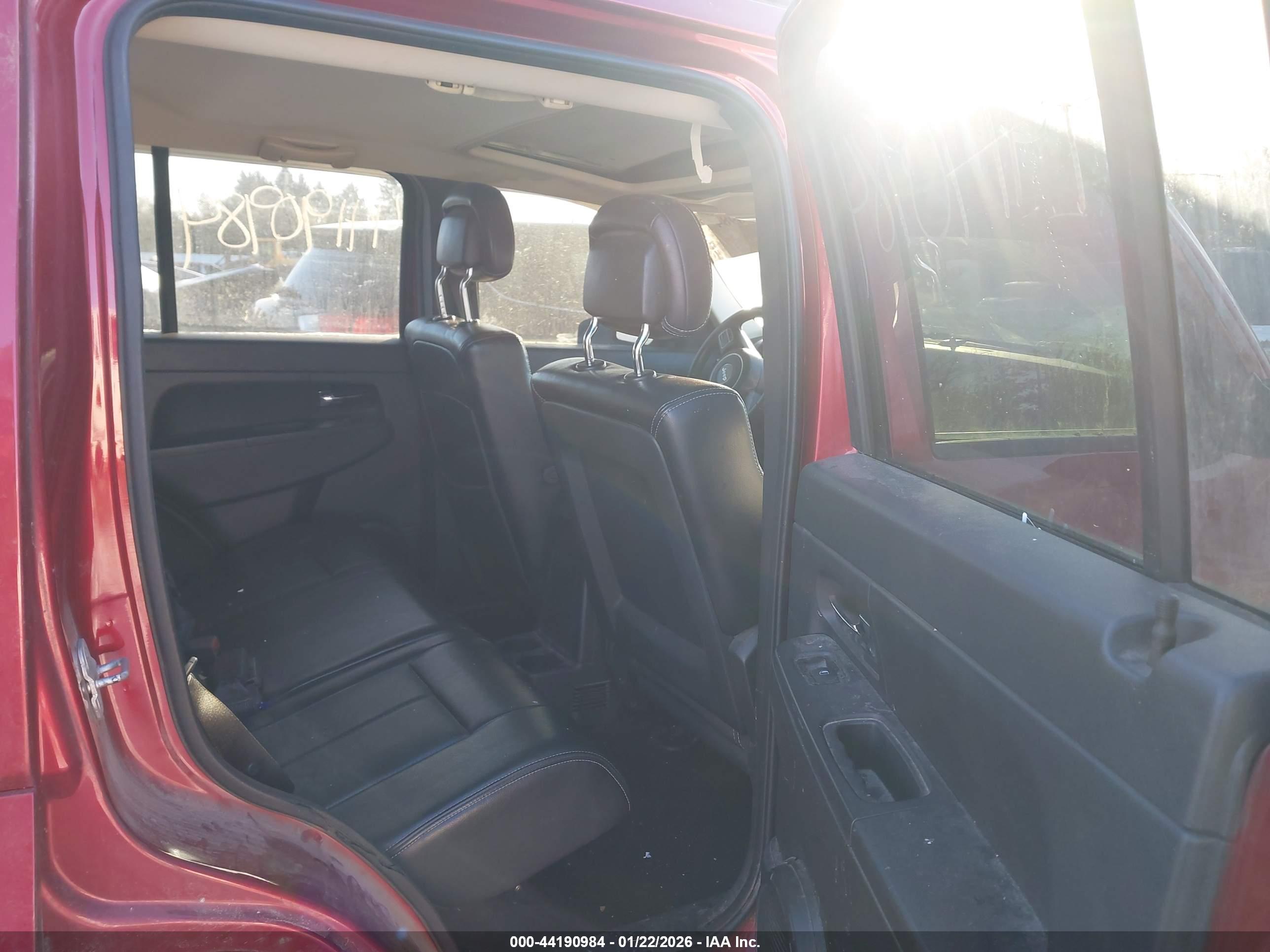 JEEP LIBERTY image 8