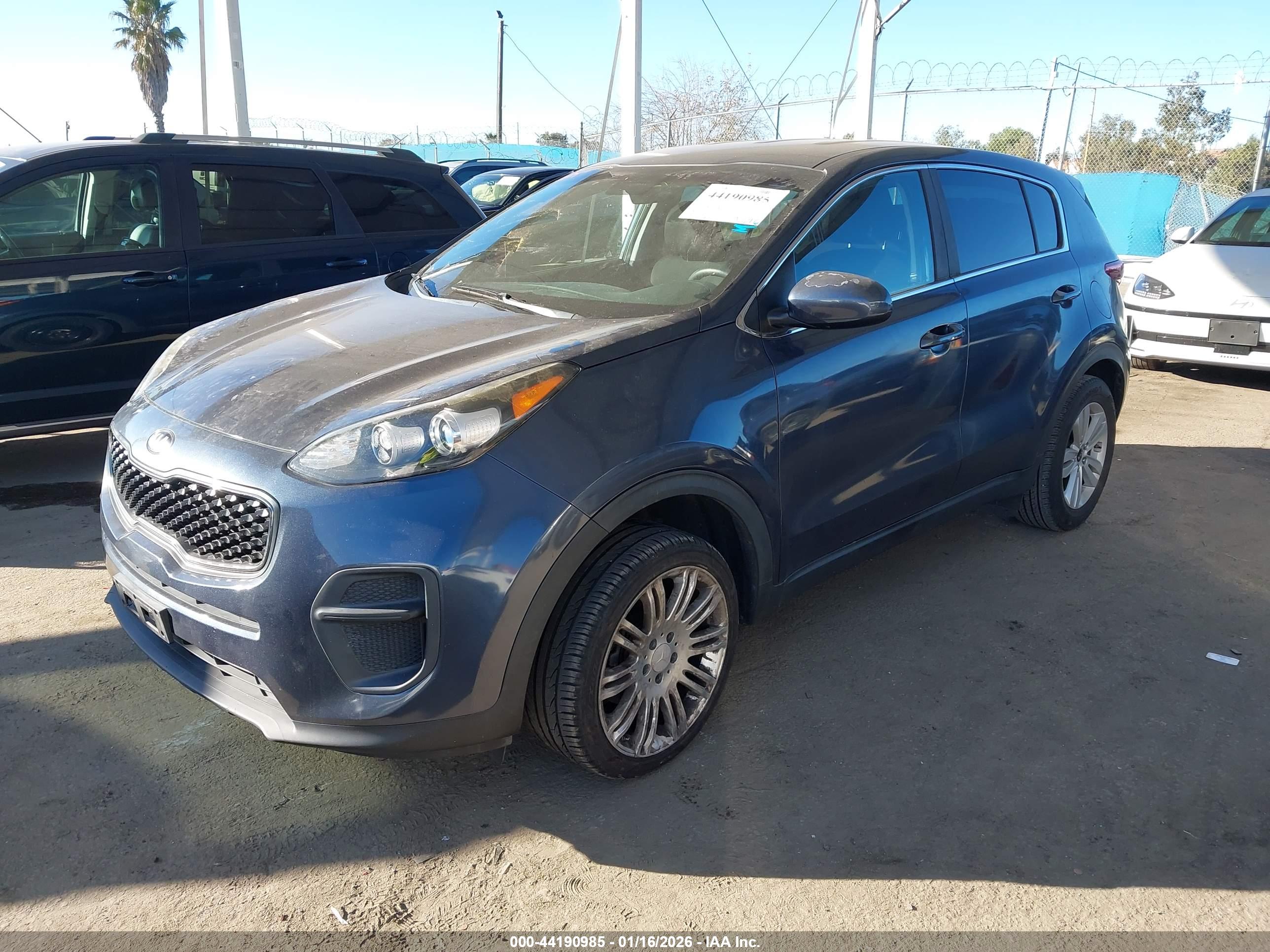 KIA SPORTAGE image 2