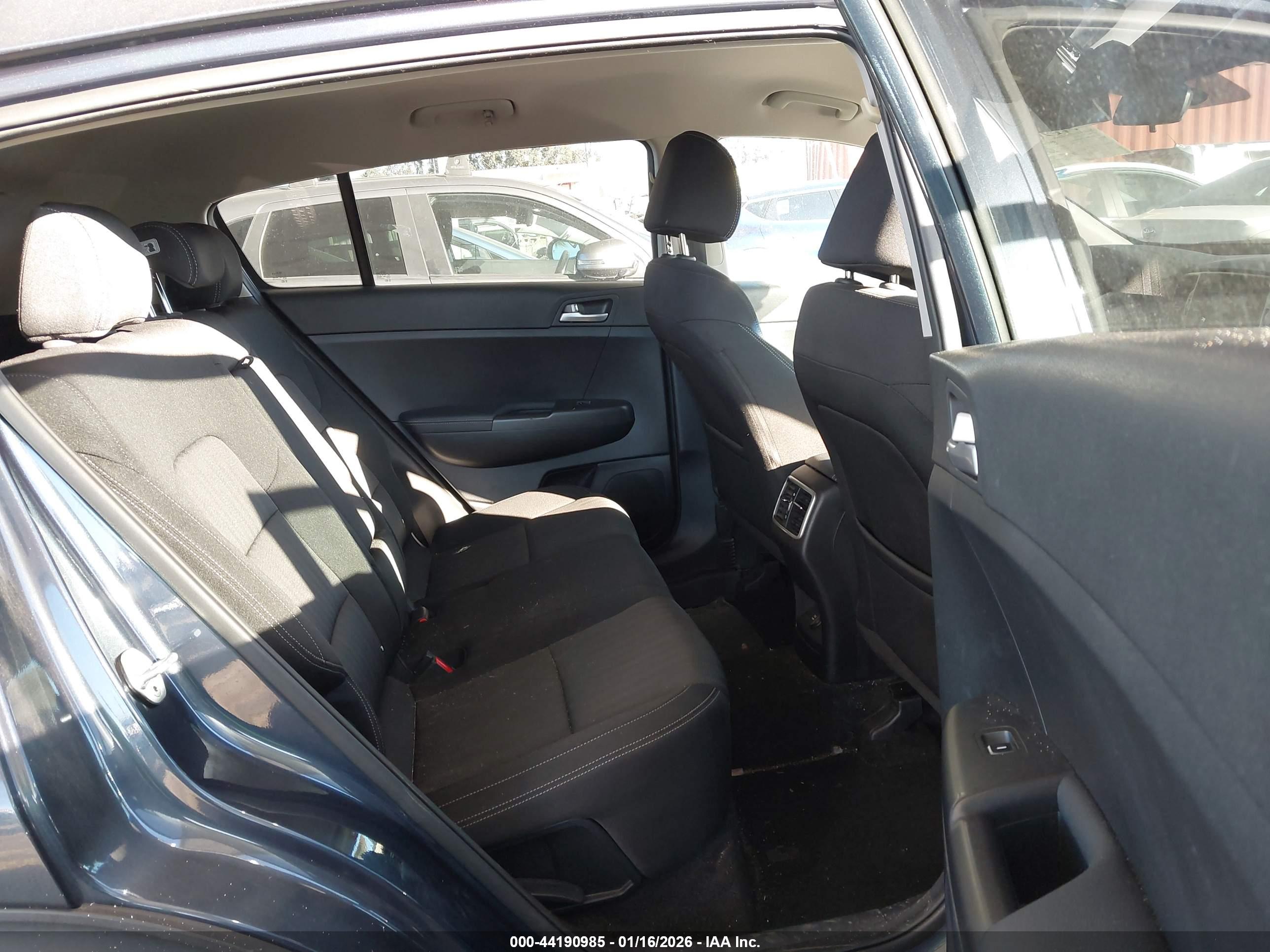 KIA SPORTAGE image 8