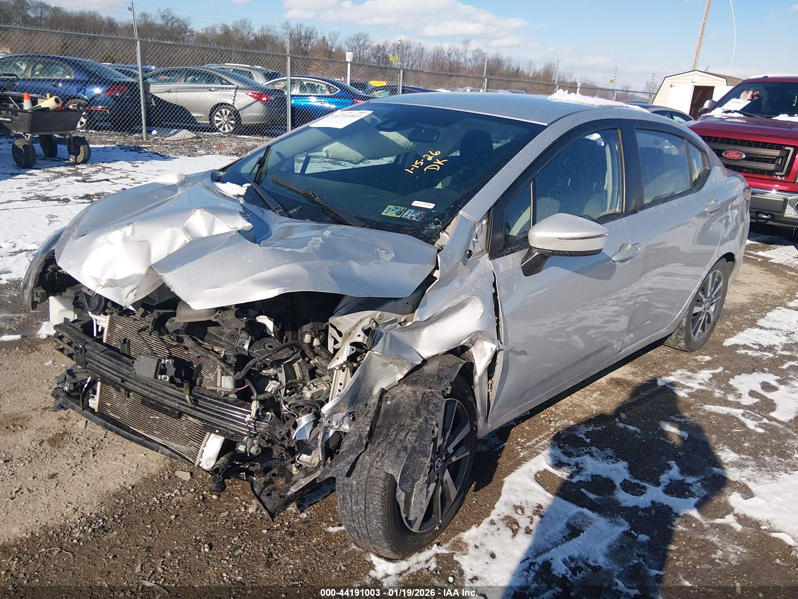 NISSAN VERSA image 2