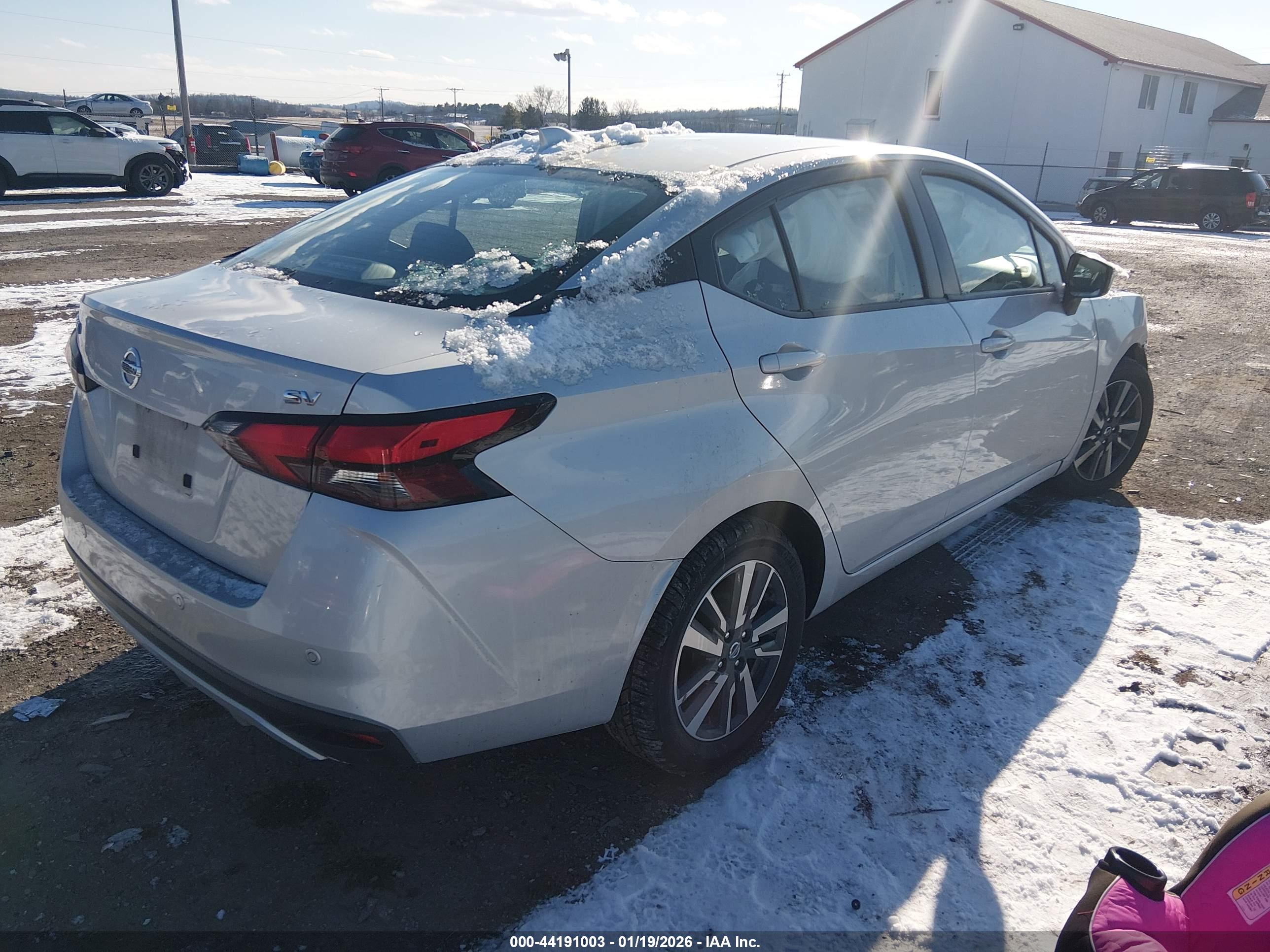 NISSAN VERSA image 4