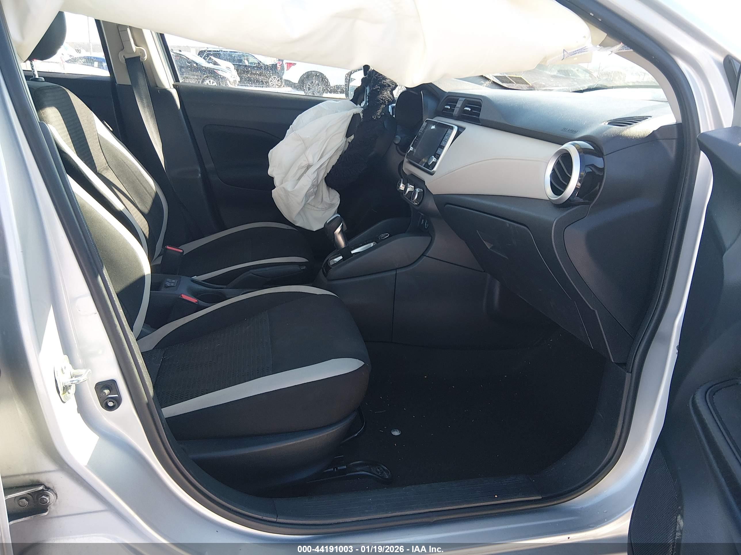 NISSAN VERSA image 5