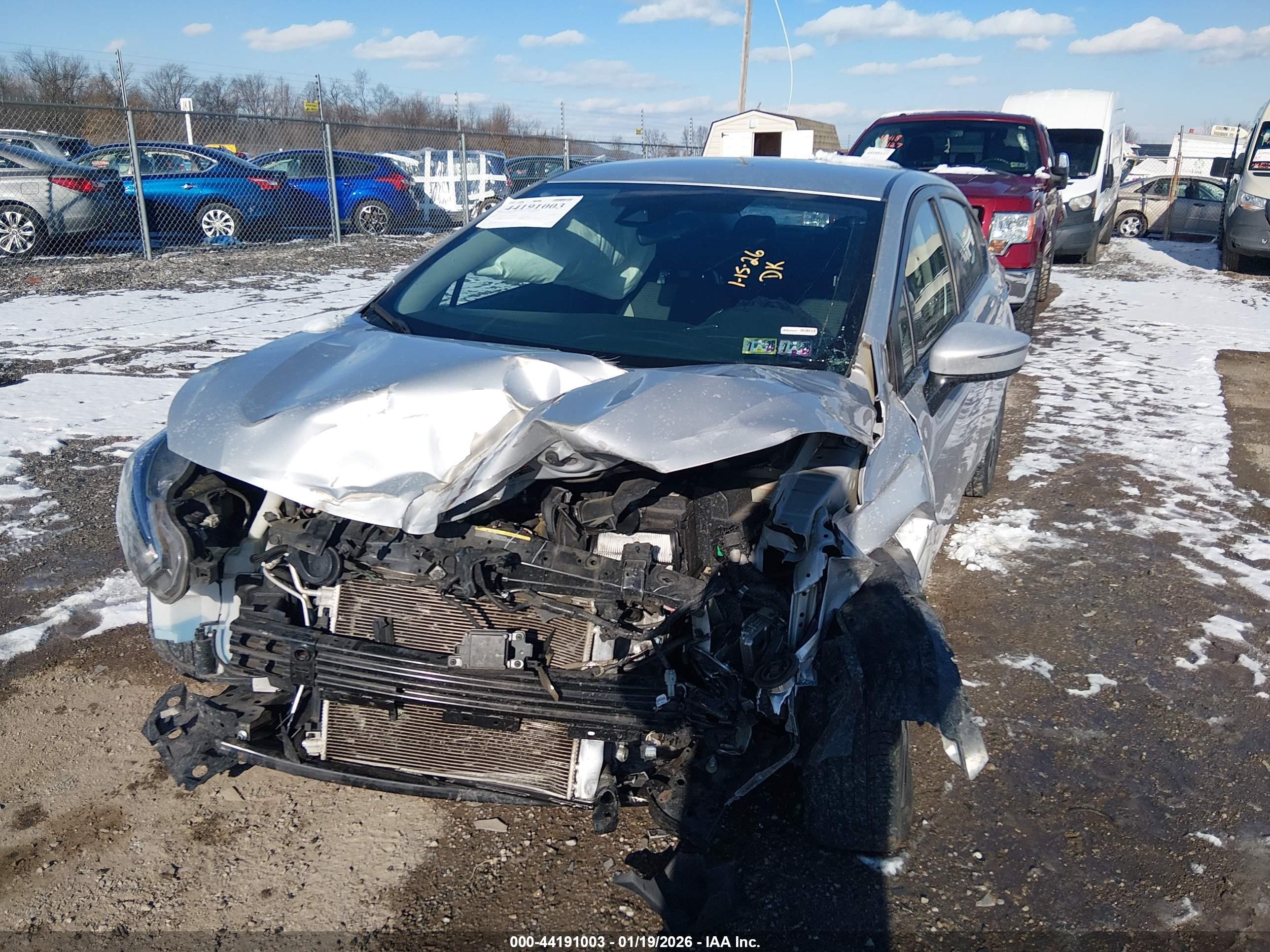 NISSAN VERSA image 6