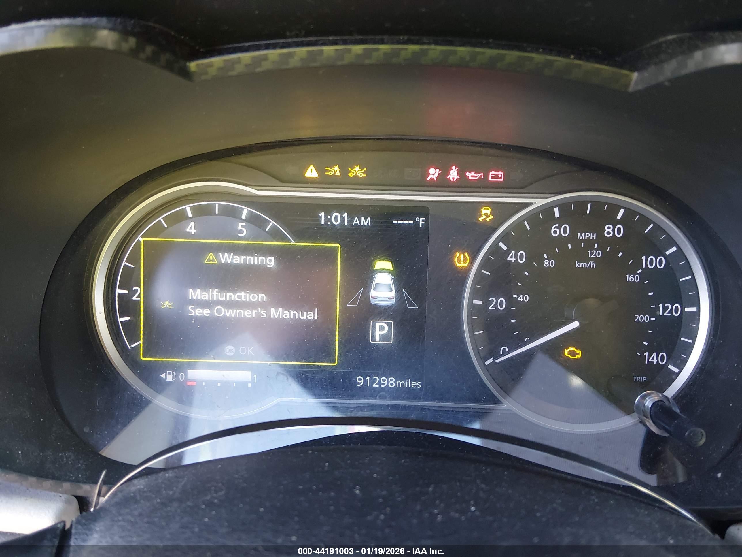 NISSAN VERSA image 7