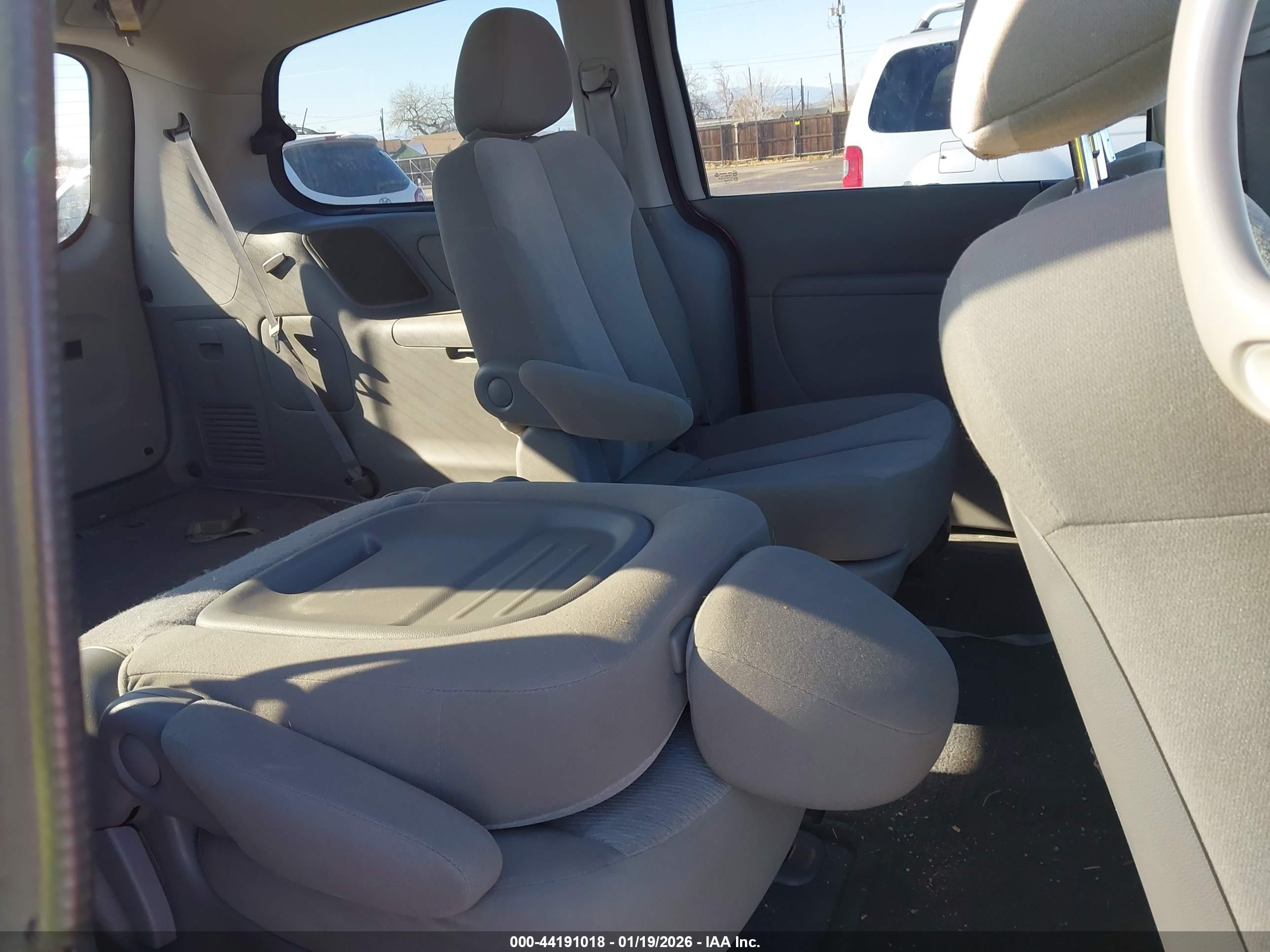 KIA SEDONA image 8