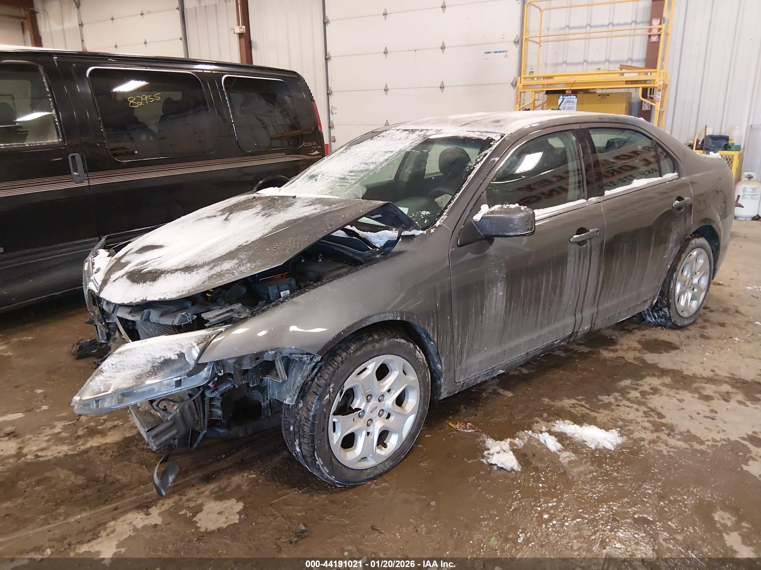 FORD FUSION image 2