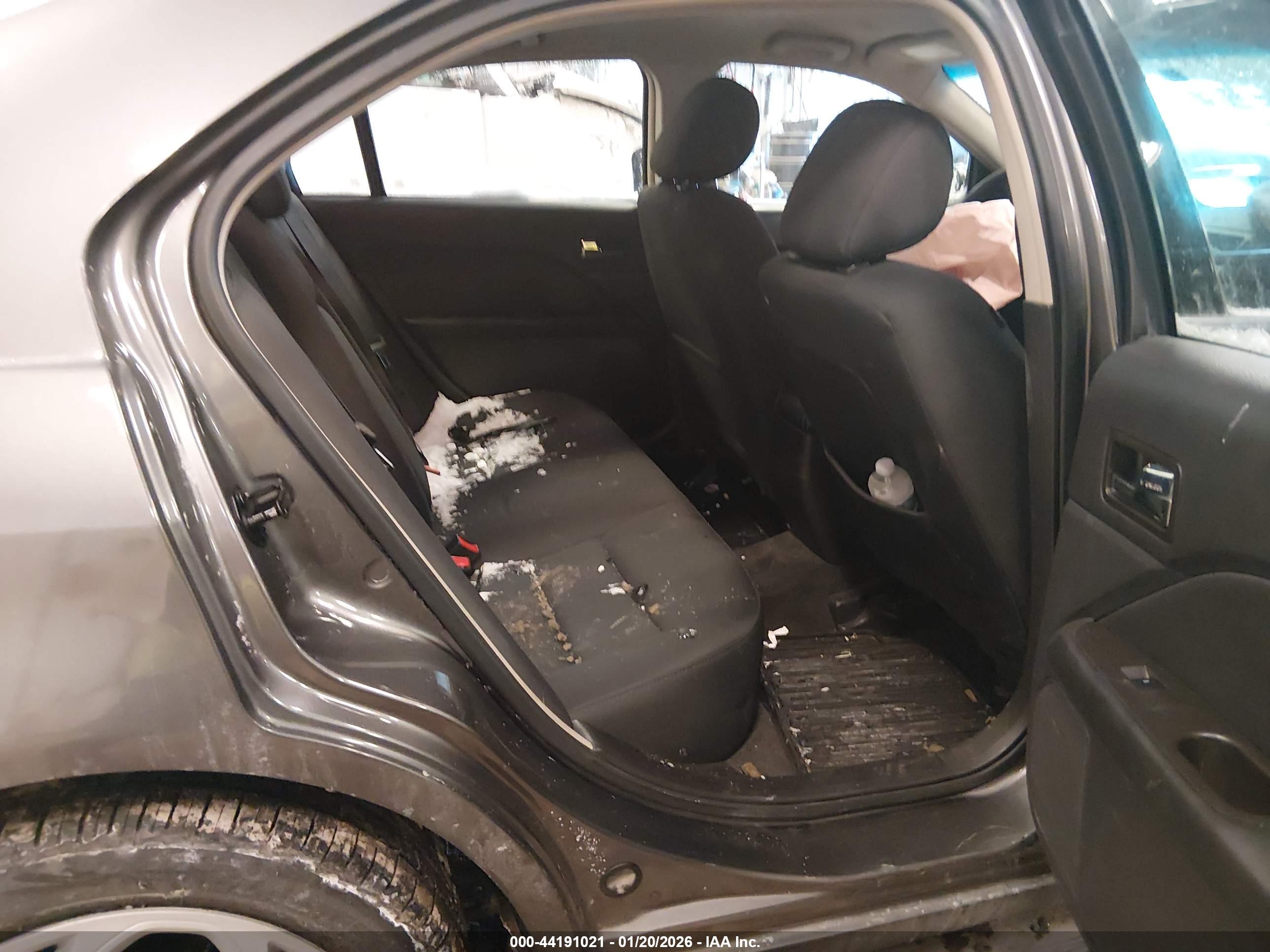 FORD FUSION image 8