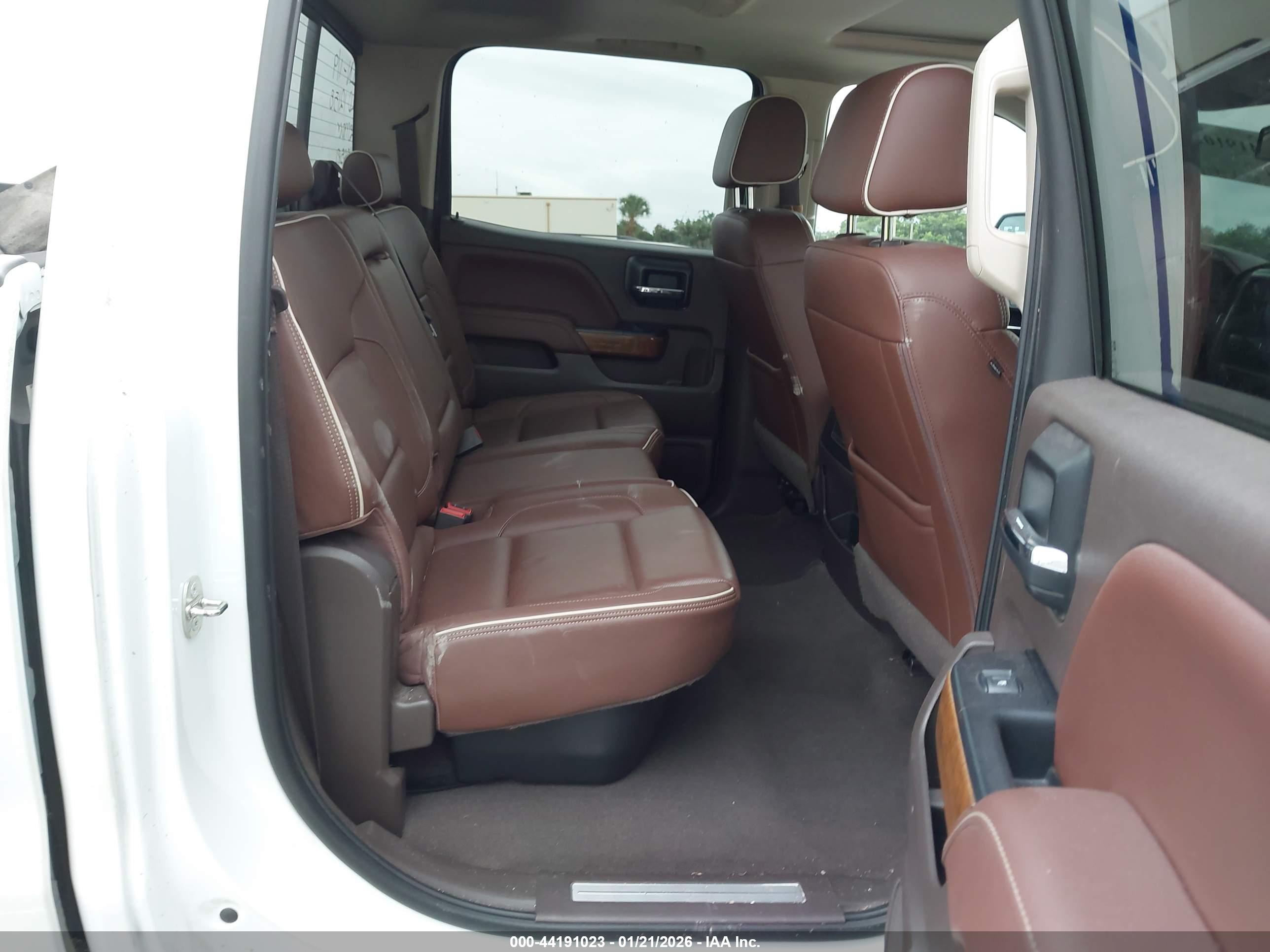 CHEVROLET SILVERADO image 8