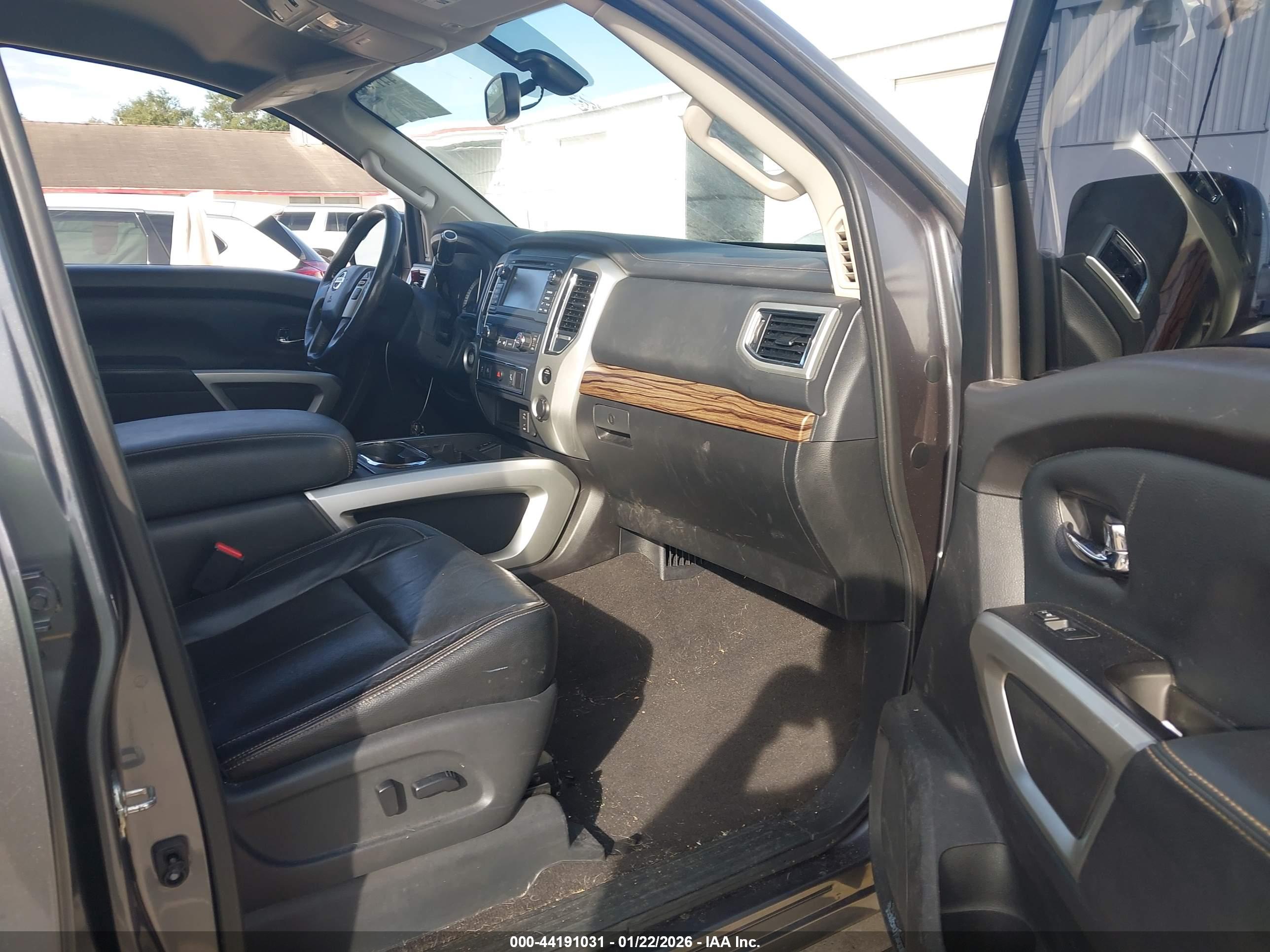 NISSAN TITAN image 5
