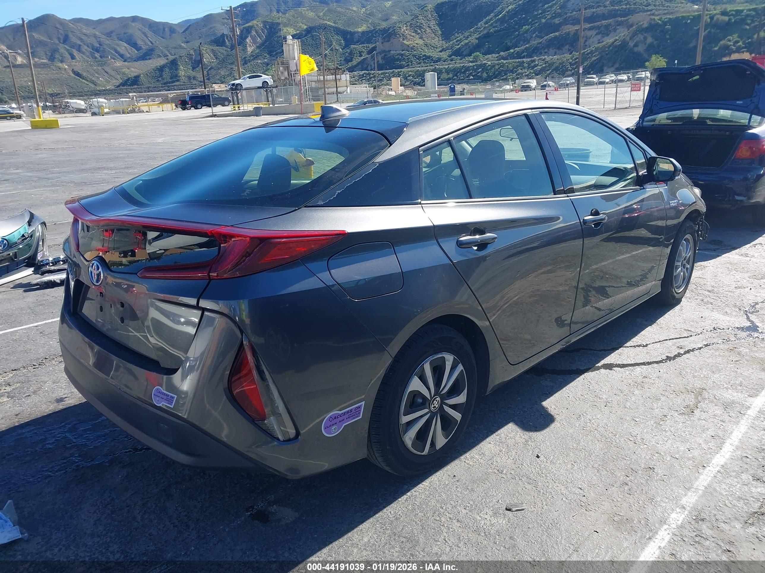 TOYOTA PRIUS image 4