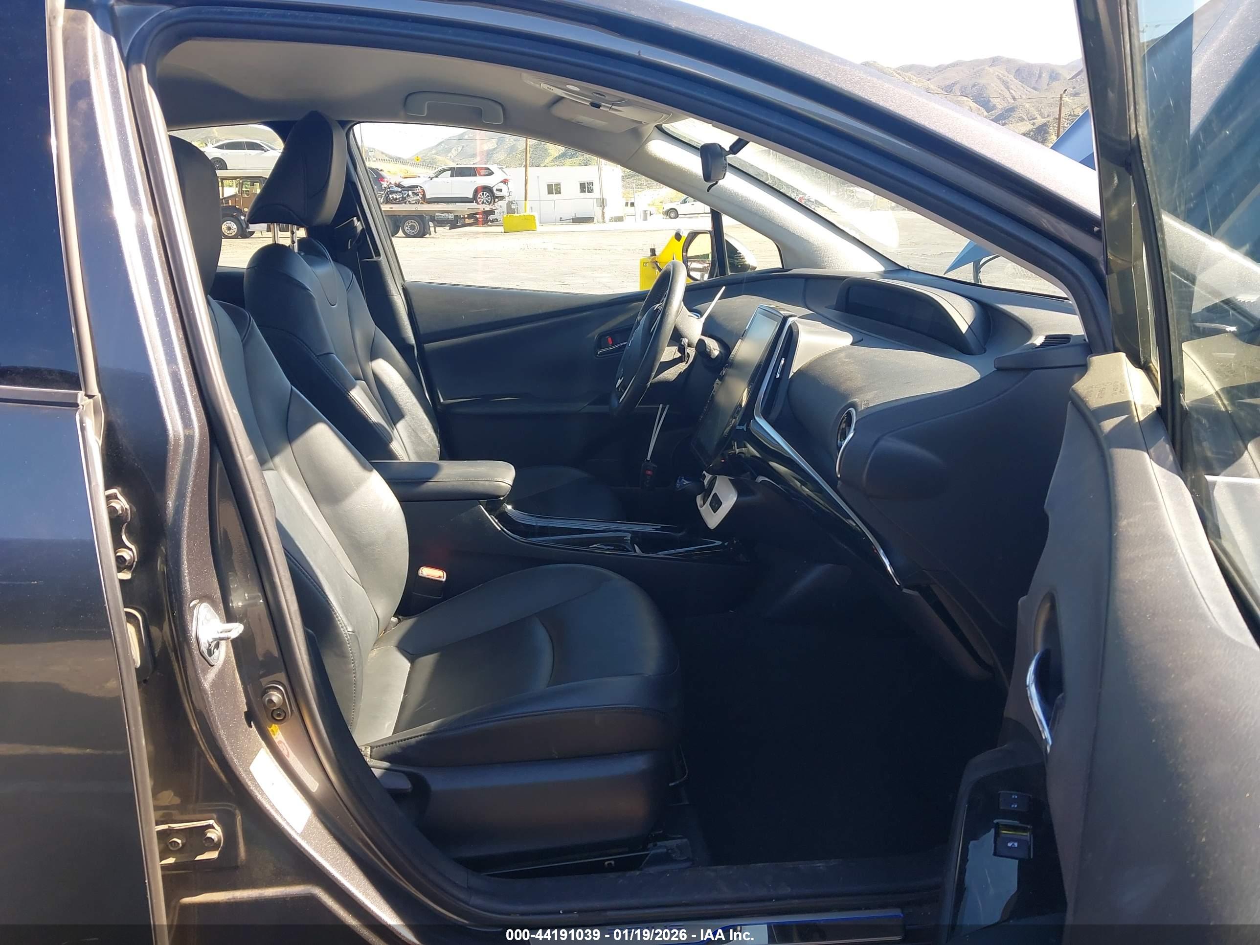 TOYOTA PRIUS image 5