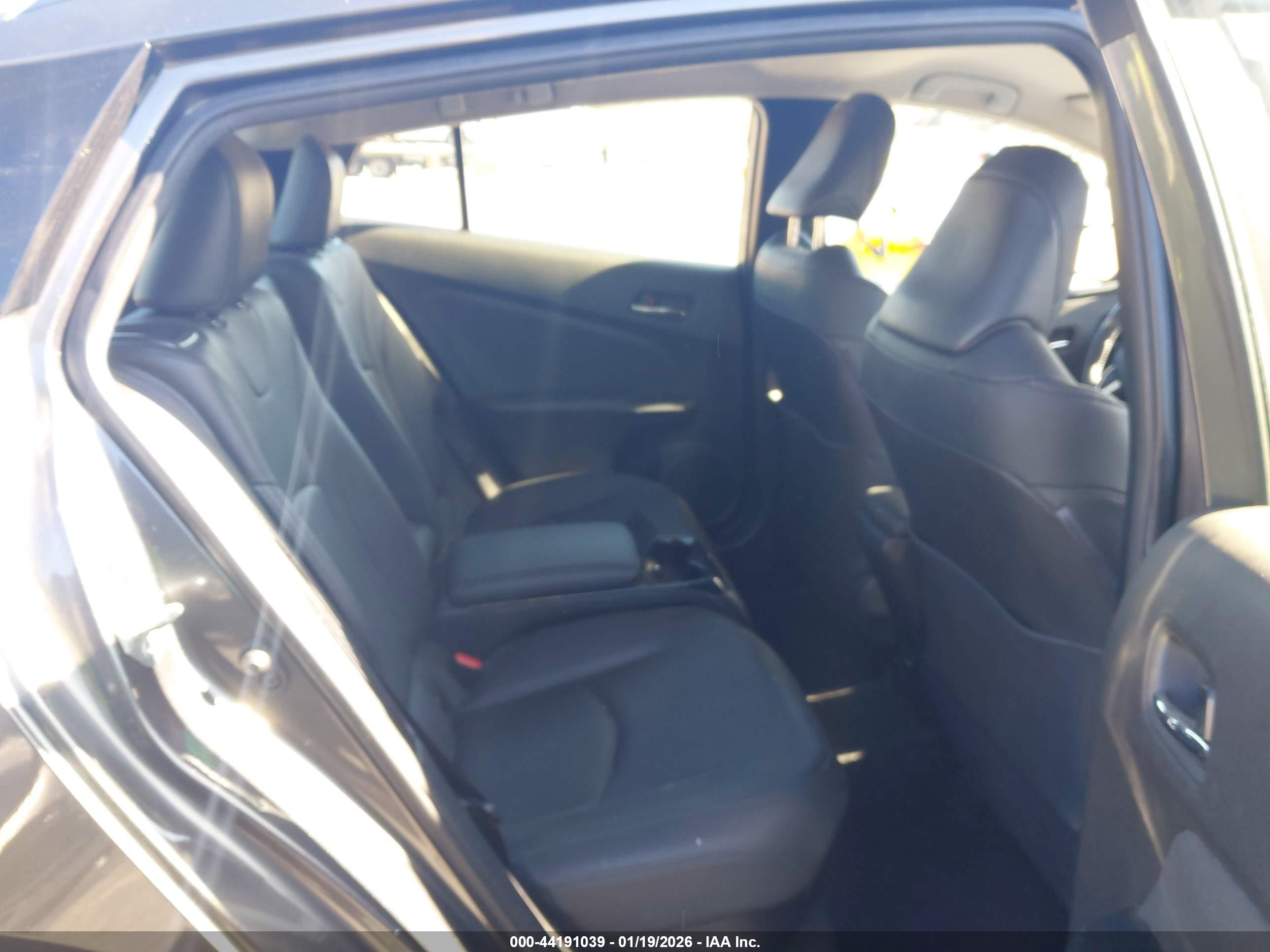 TOYOTA PRIUS image 8