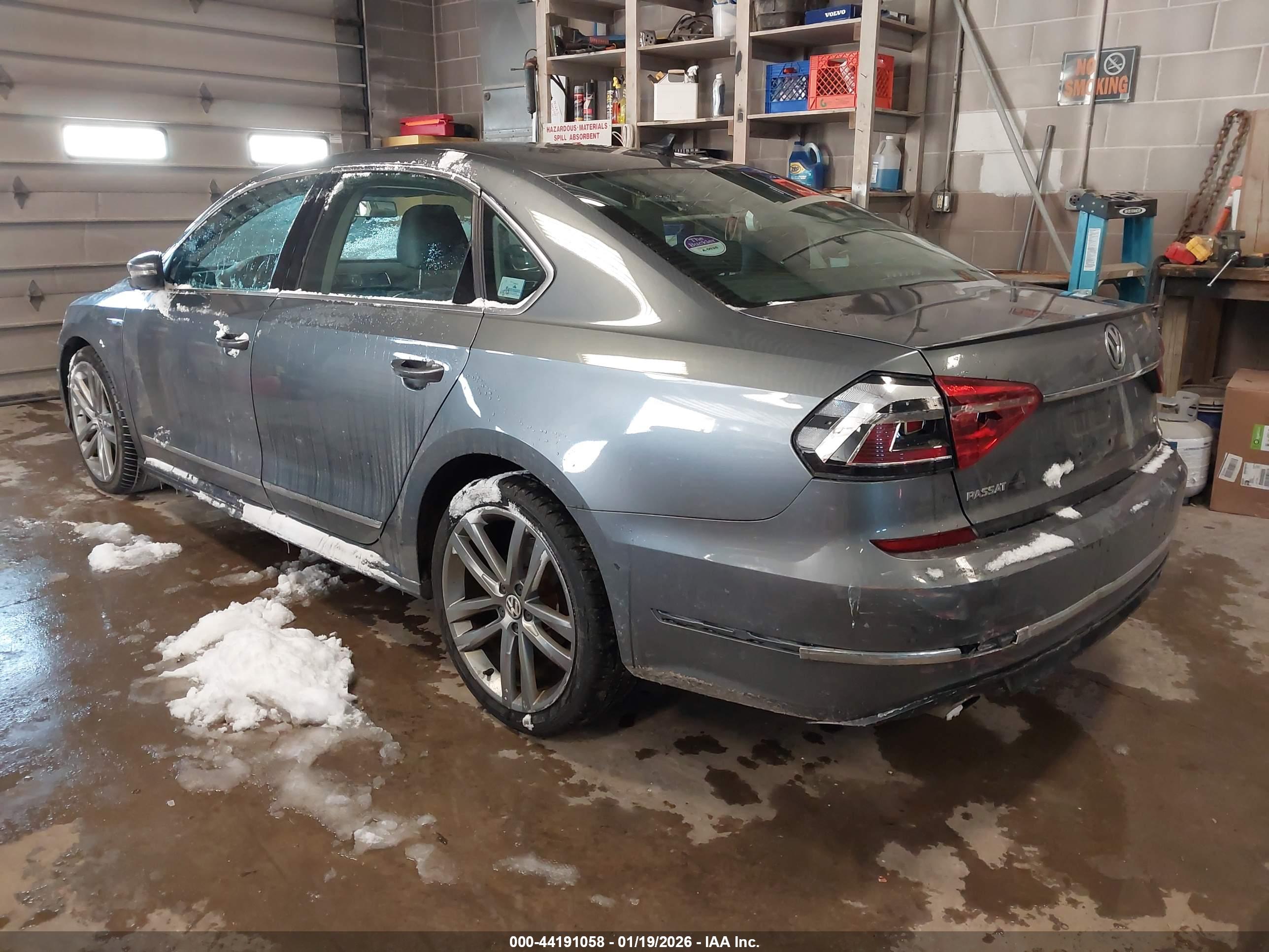 VOLKSWAGEN PASSAT image 3