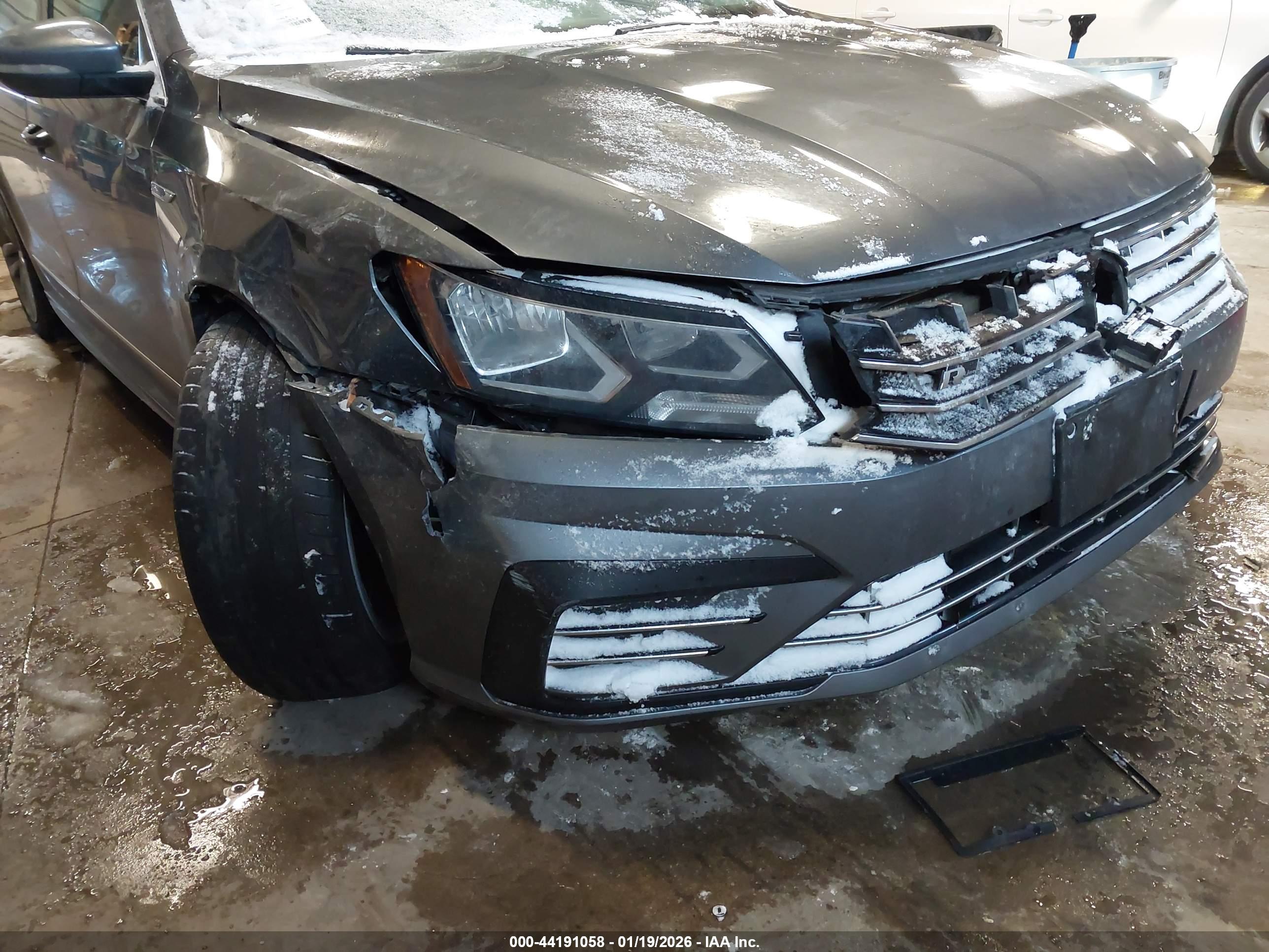 VOLKSWAGEN PASSAT image 6