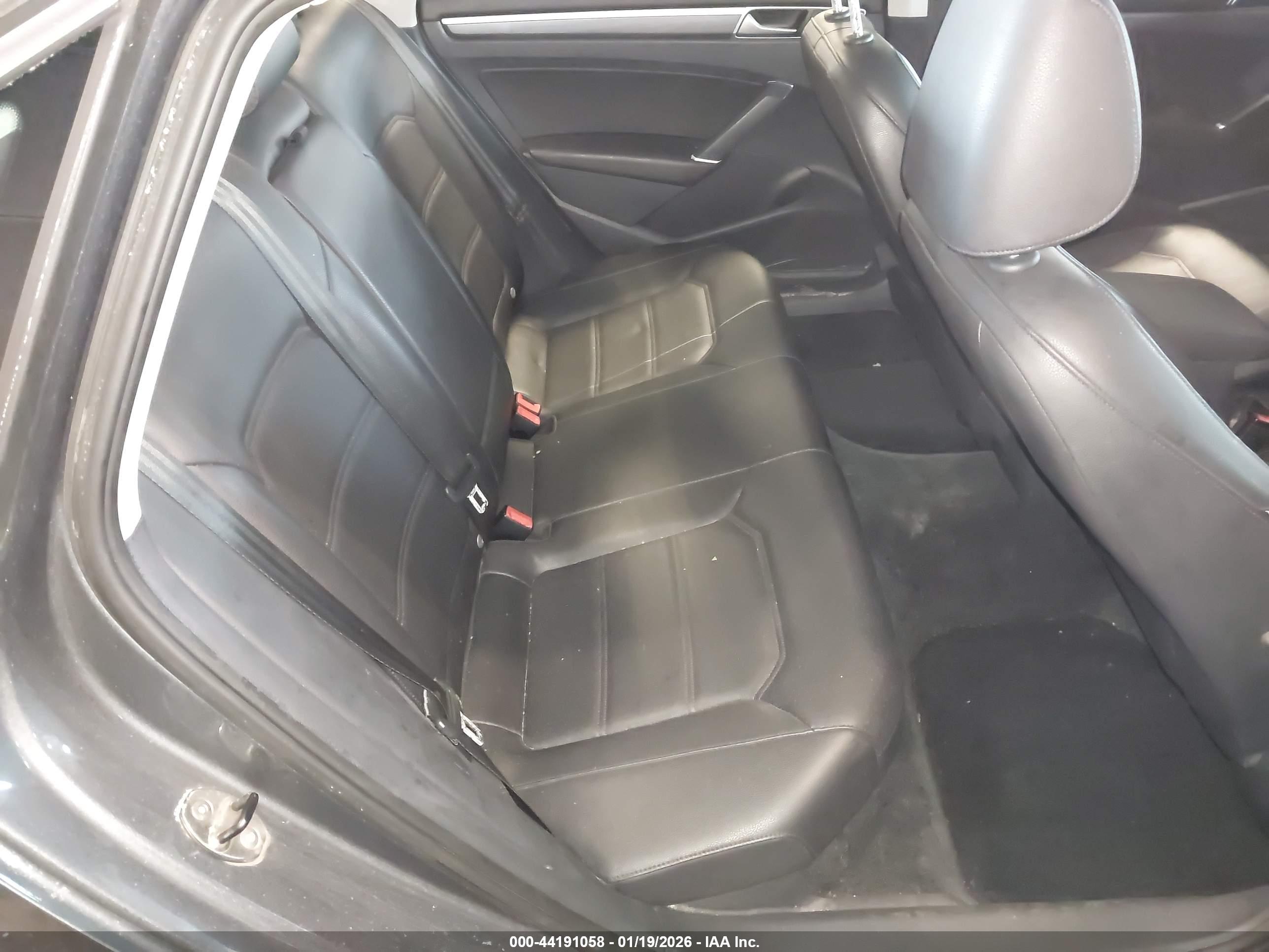 VOLKSWAGEN PASSAT image 8