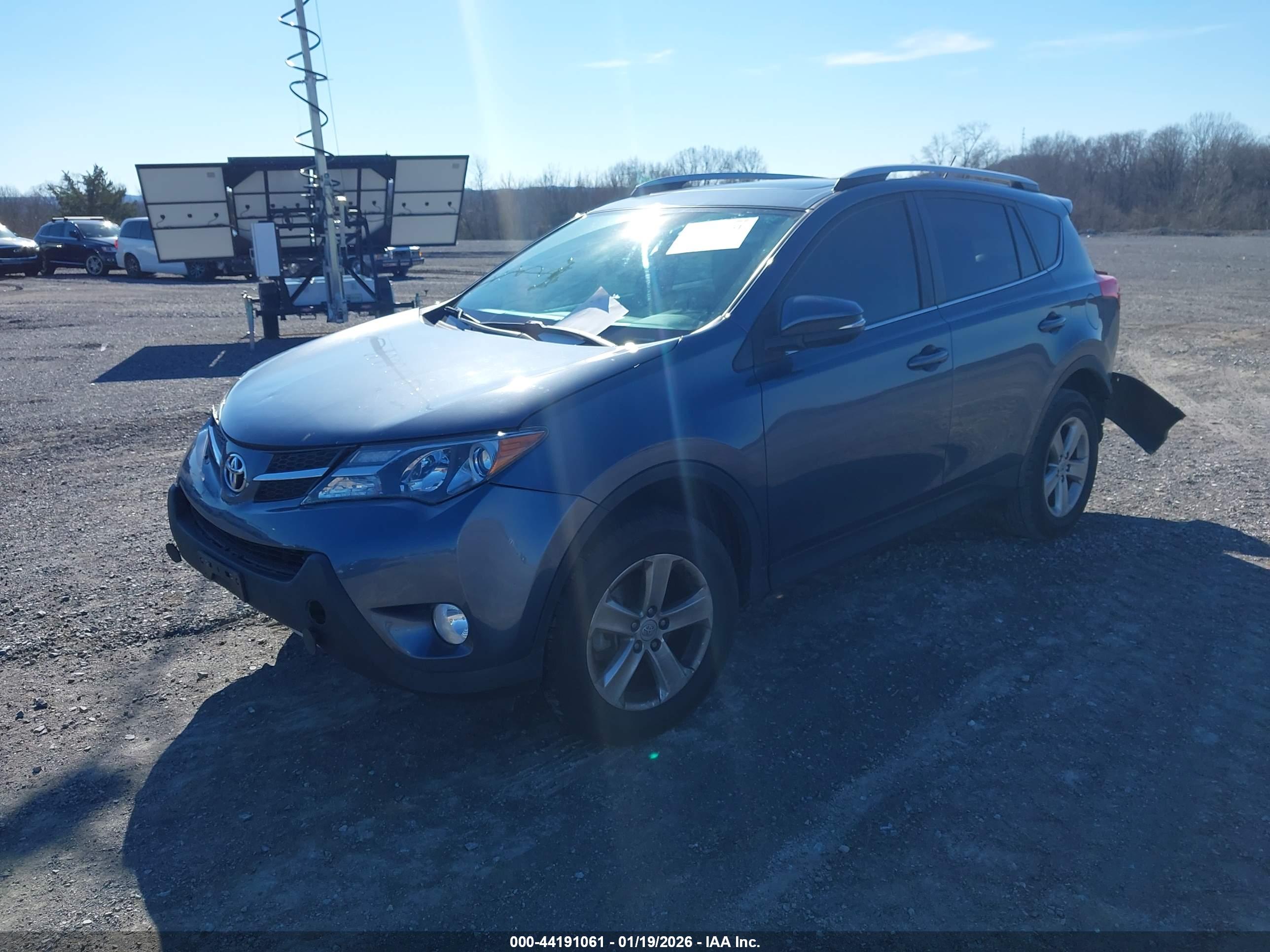 TOYOTA RAV4 image 2
