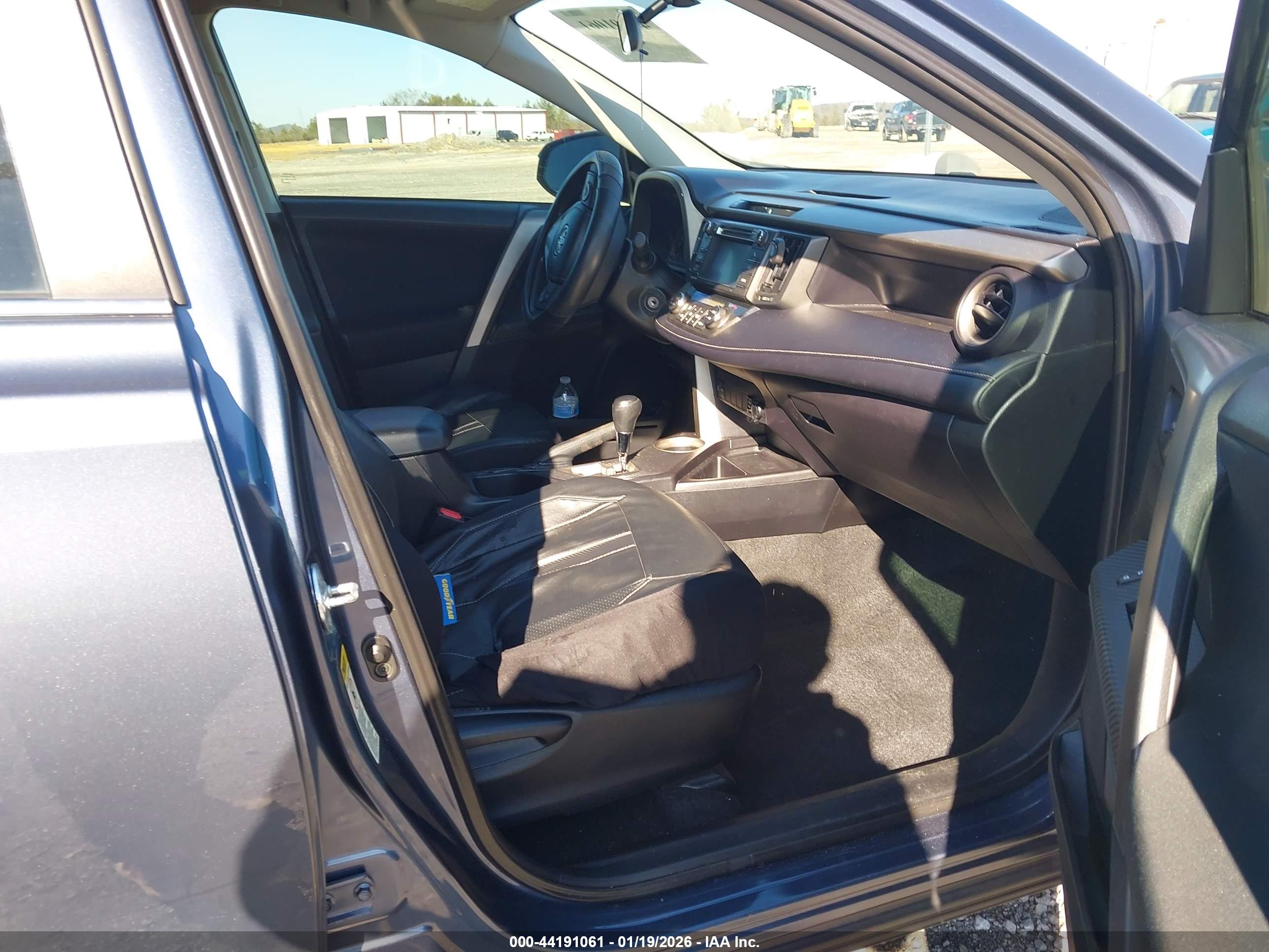 TOYOTA RAV4 image 5
