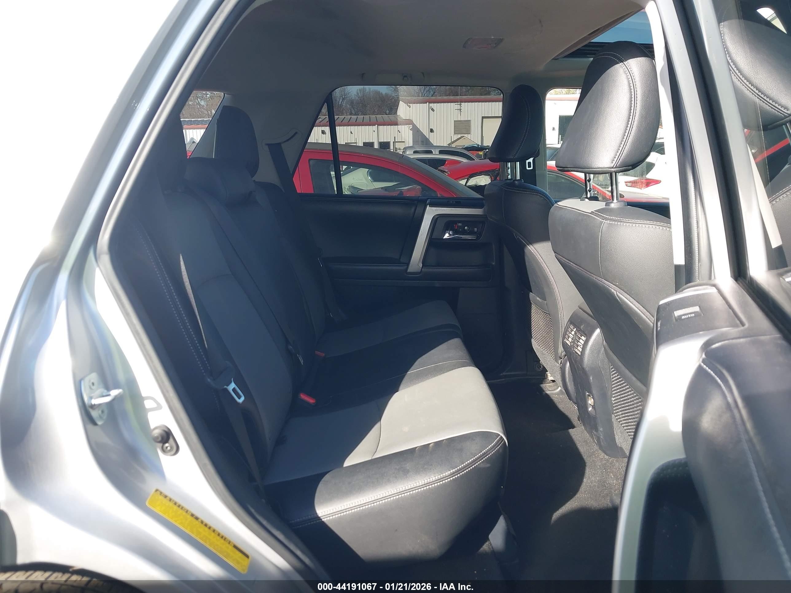 TOYOTA 4RUNNER image 8