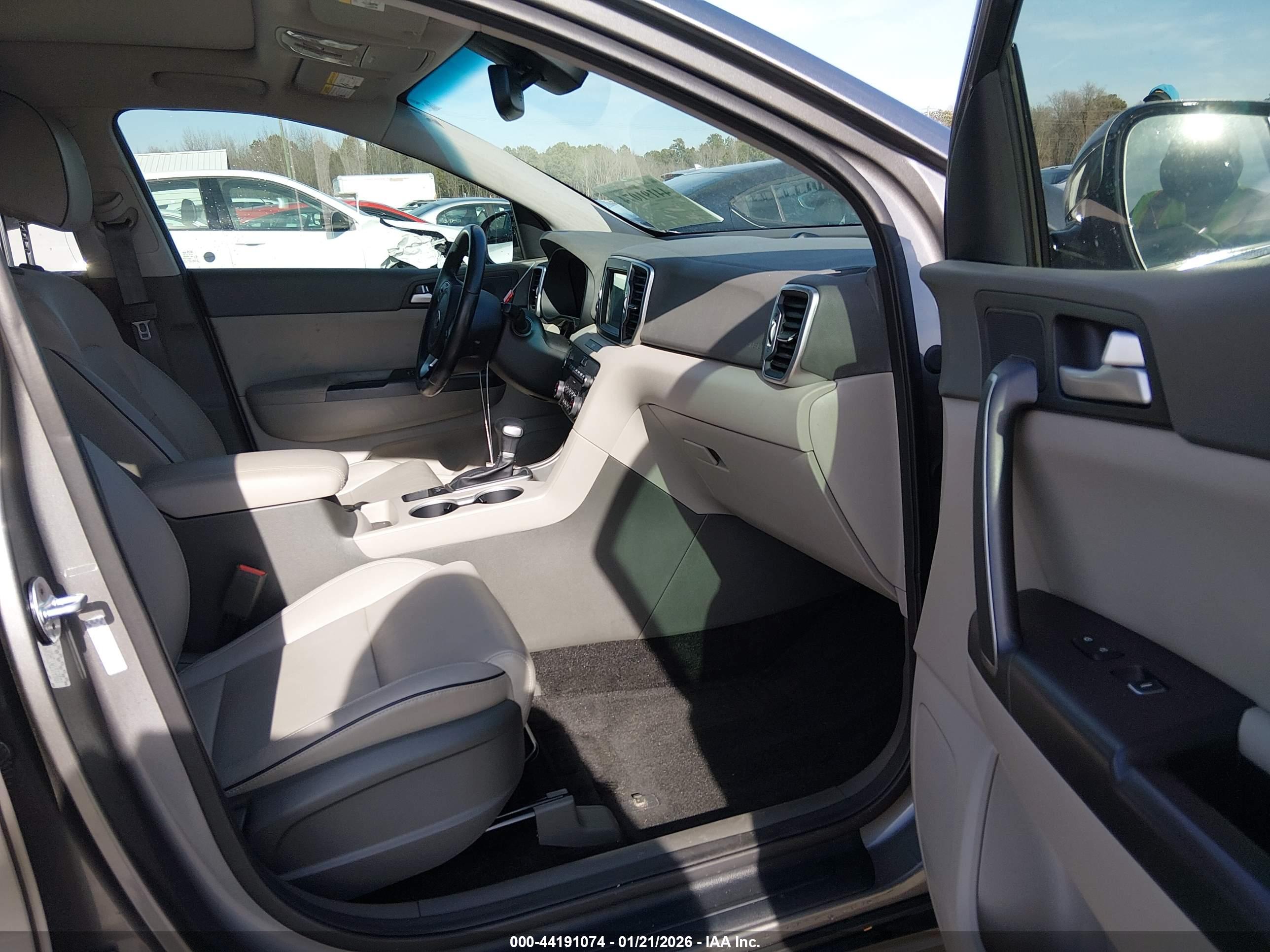 KIA SPORTAGE image 5