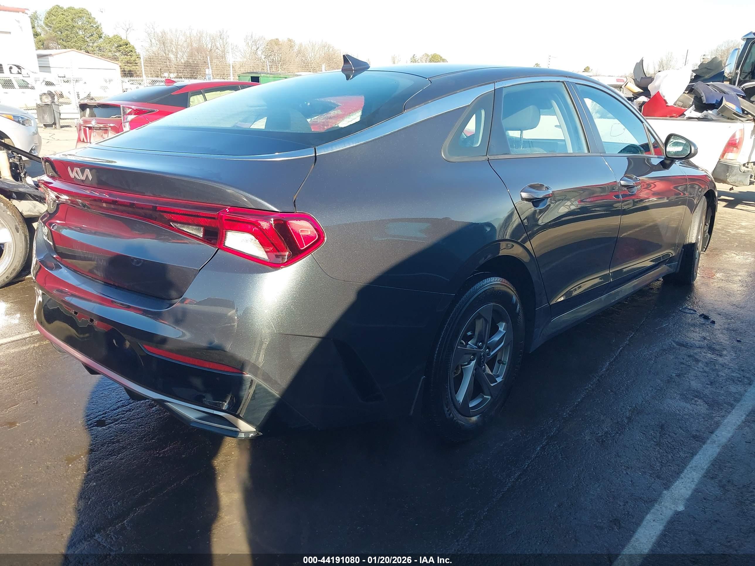 KIA K5 image 4