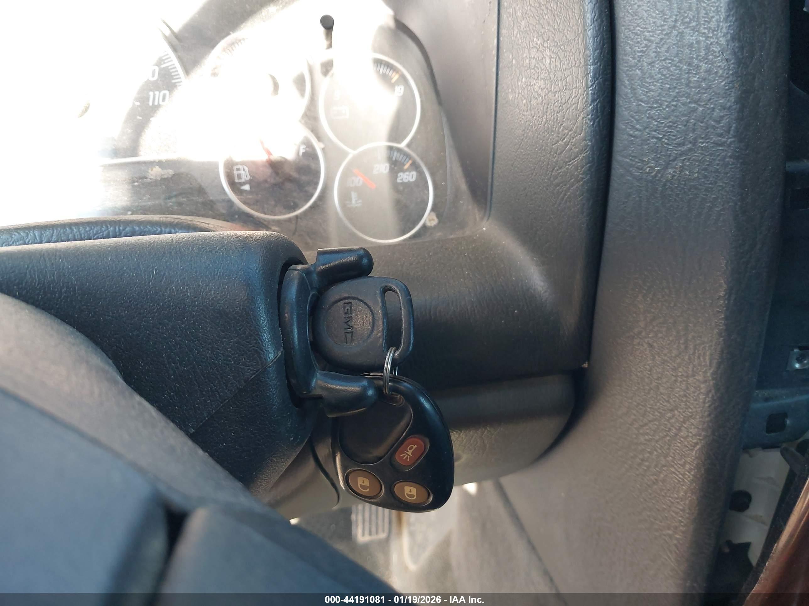 GMC ENVOY image 11
